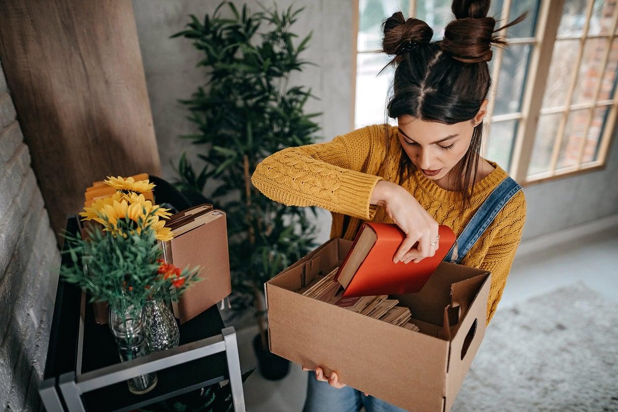 "Non riuscivo proprio a buttare via." Perché ci aggrappiamo a oggetti che non usiamo più? — Lifestyle