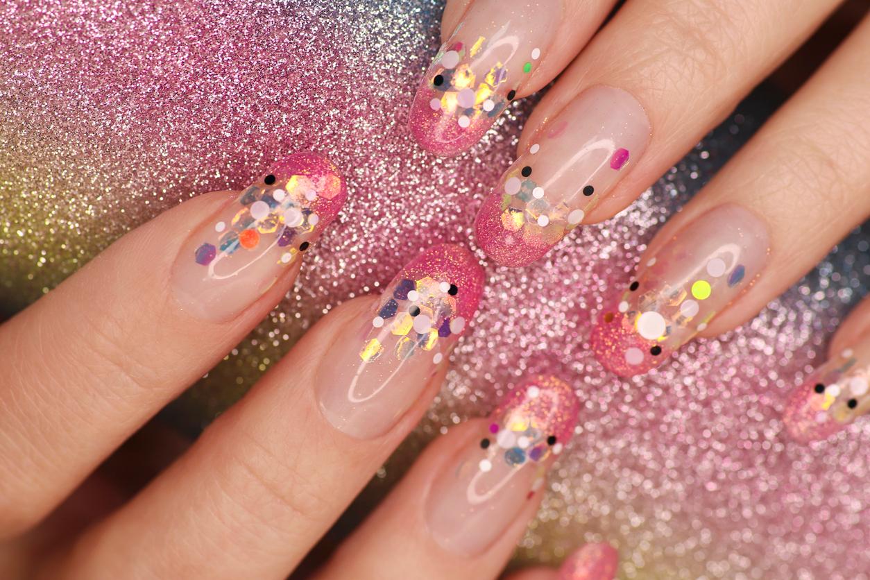 Manicura francesa con espíritu de Año Nuevo: 10 ideas para renovar el clásico — Moda