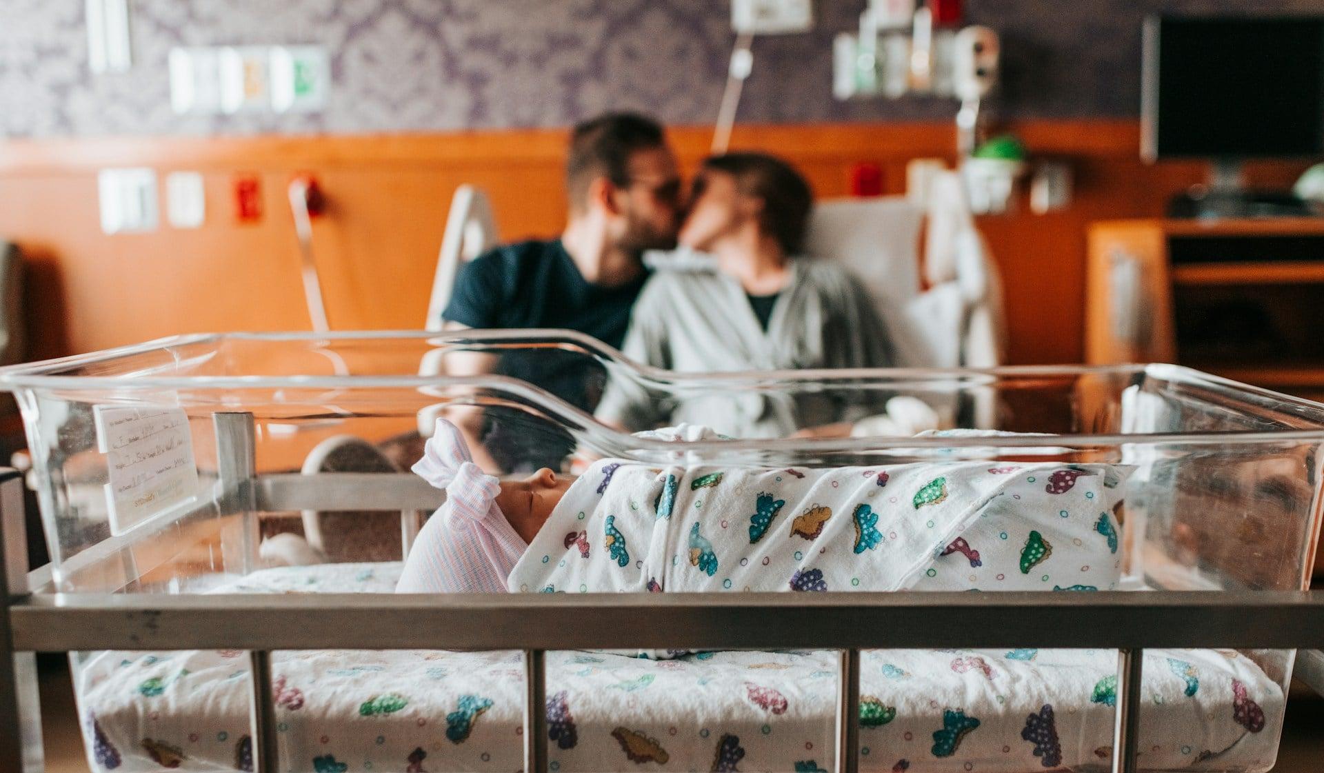“Mi sono cadute le sopracciglia e faccio la pipì quando starnutisco” – Storie esilaranti e sorprendenti sulla gravidanza — Famiglia