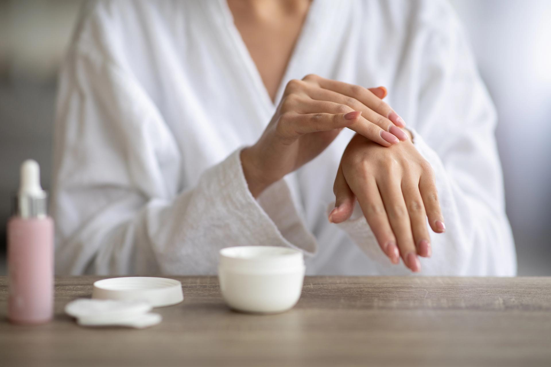 Le 7 migliori creme mani al retinolo contro macchie solari e rughe — Stile