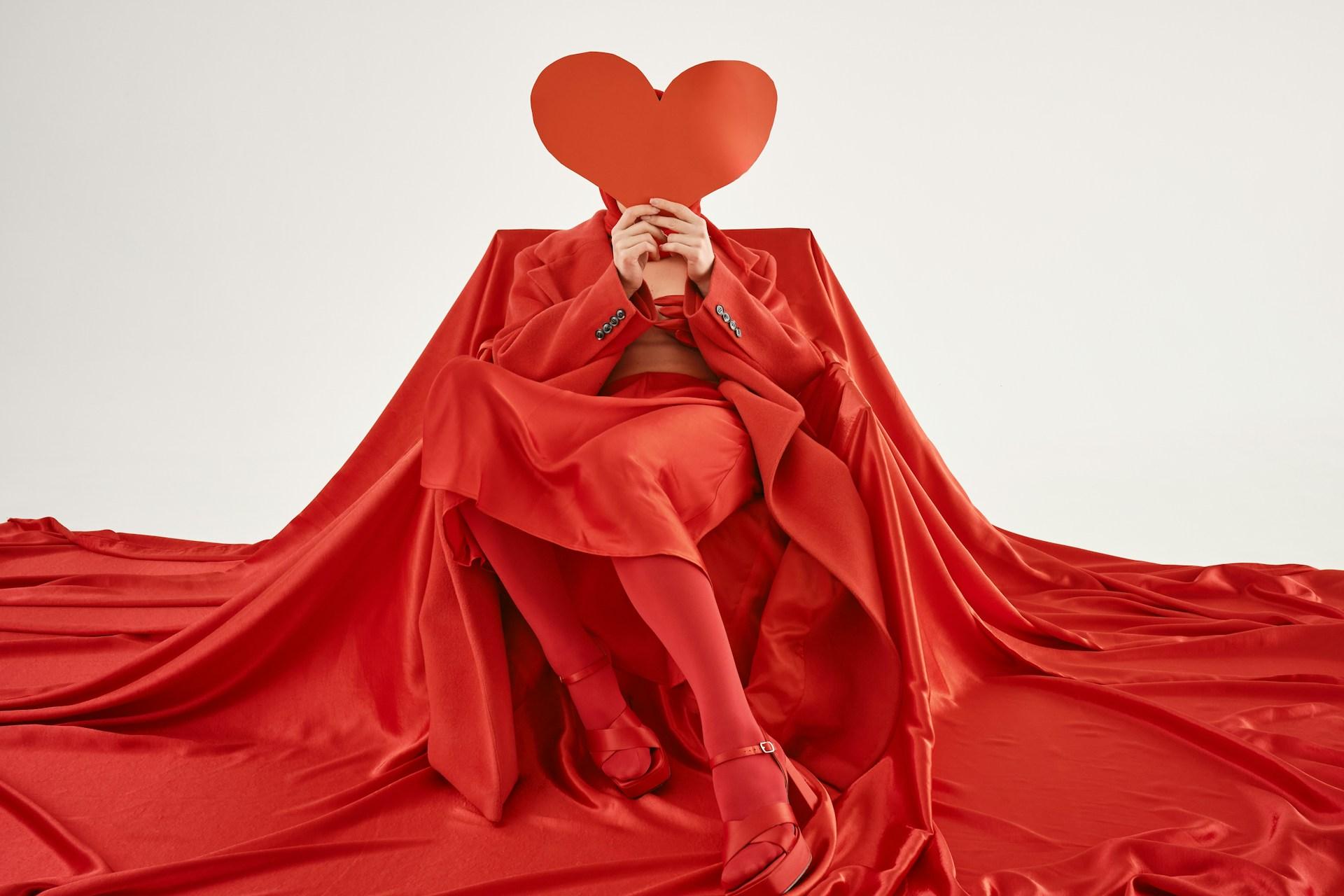 Couleurs d'amour : 10 pièces rouges parfaites pour la Saint-Valentin — Mode