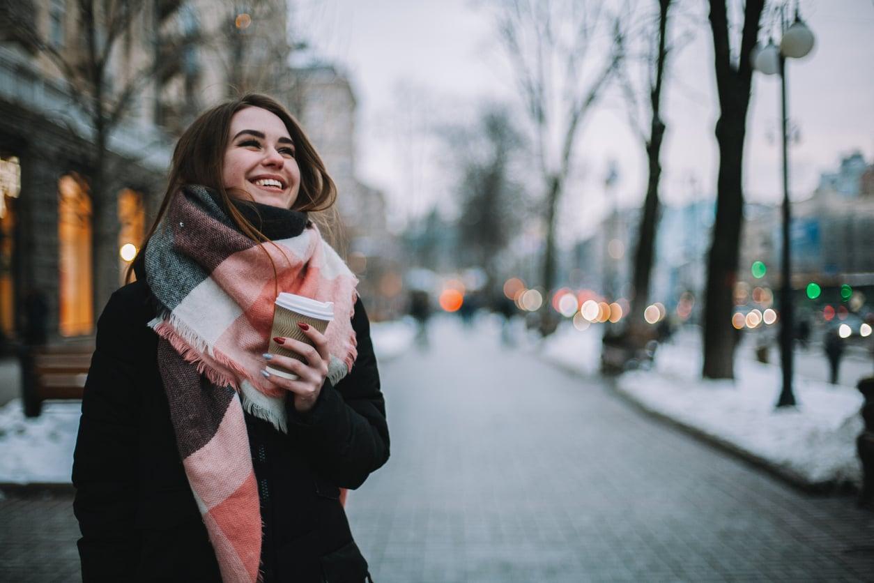 Perché il caffè ha un sapore diverso in una piazza deserta durante le grigie giornate invernali? — Lifestyle