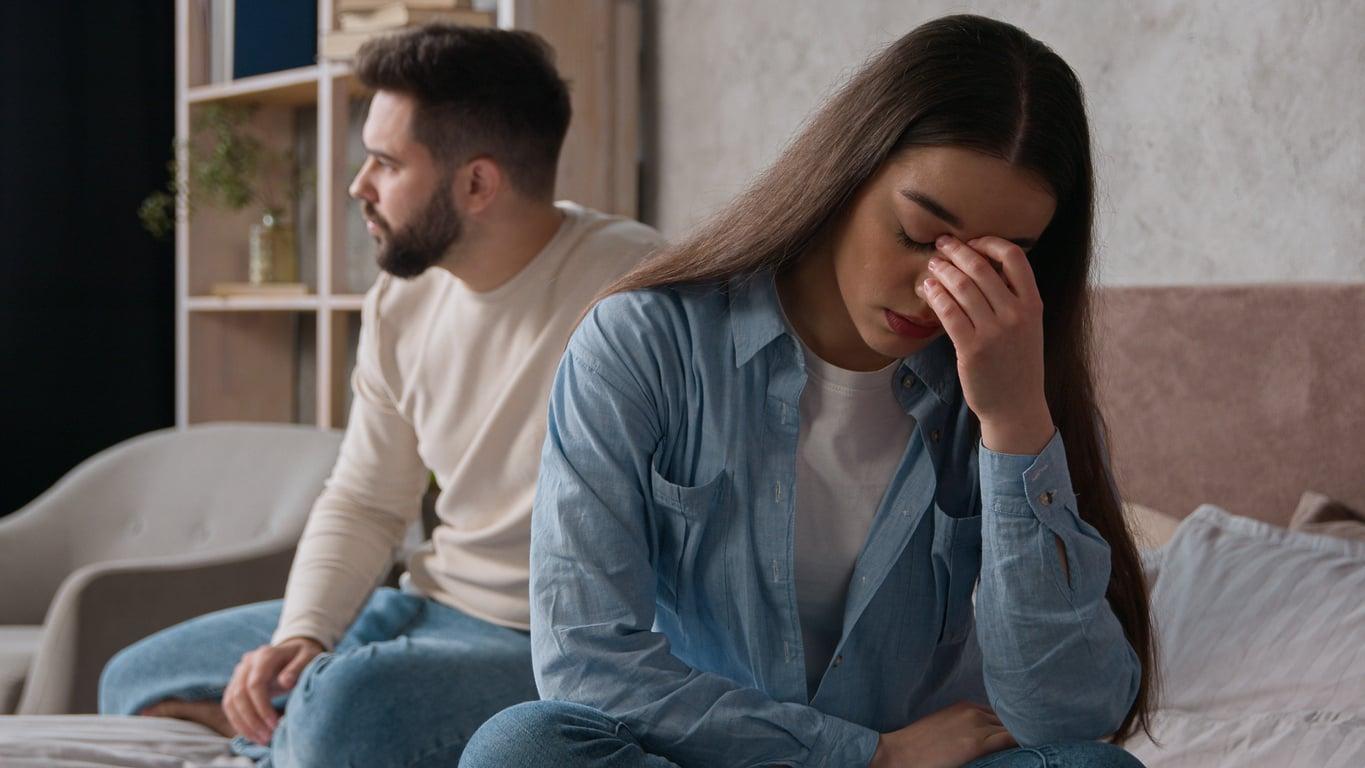 Sei insicuro nella tua relazione? Questi segnali possono rivelare i tuoi sentimenti — Relazione
