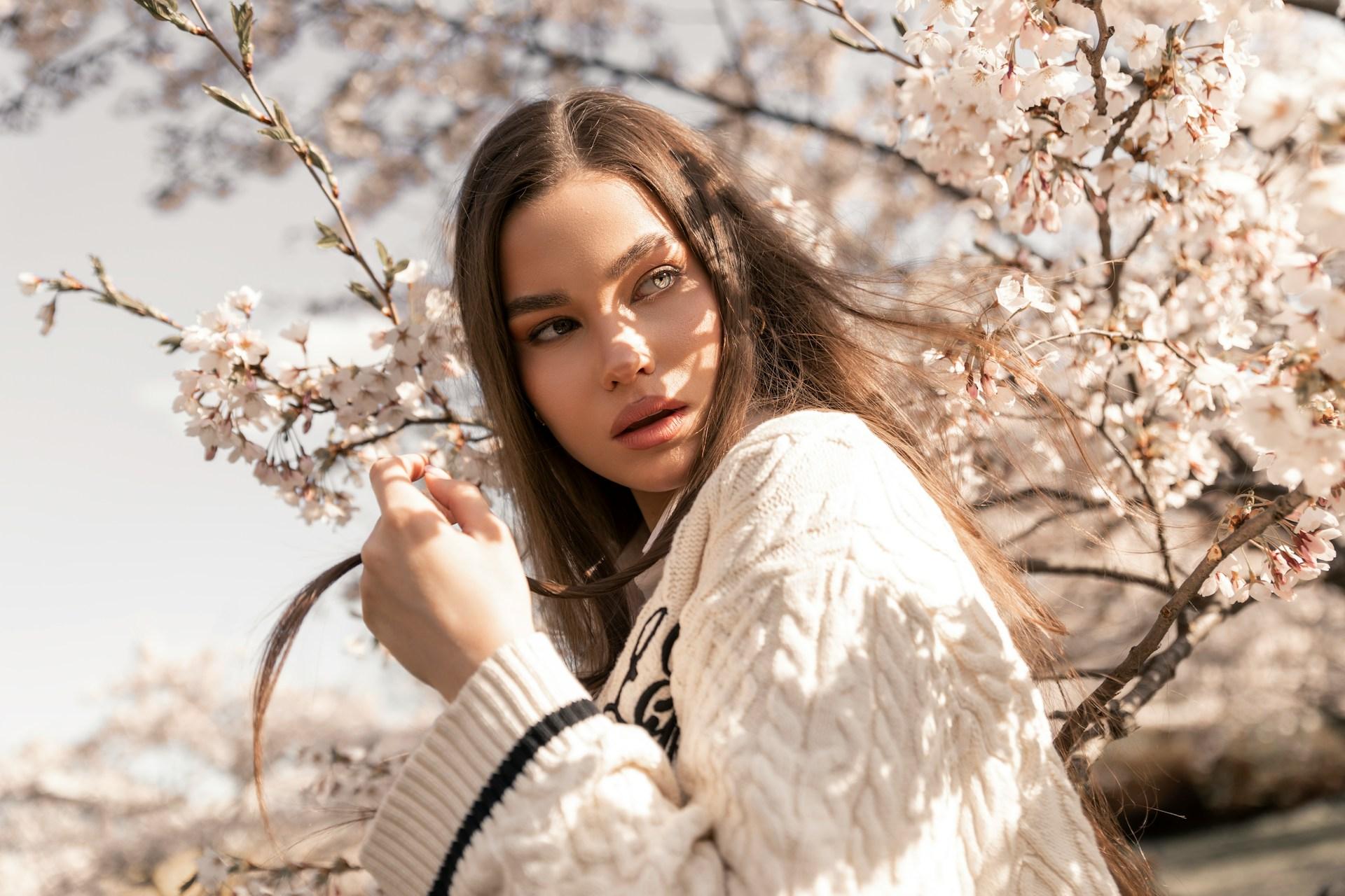7 trucos de moda pequeños que te harán lucir más fresca esta primavera — Rostro