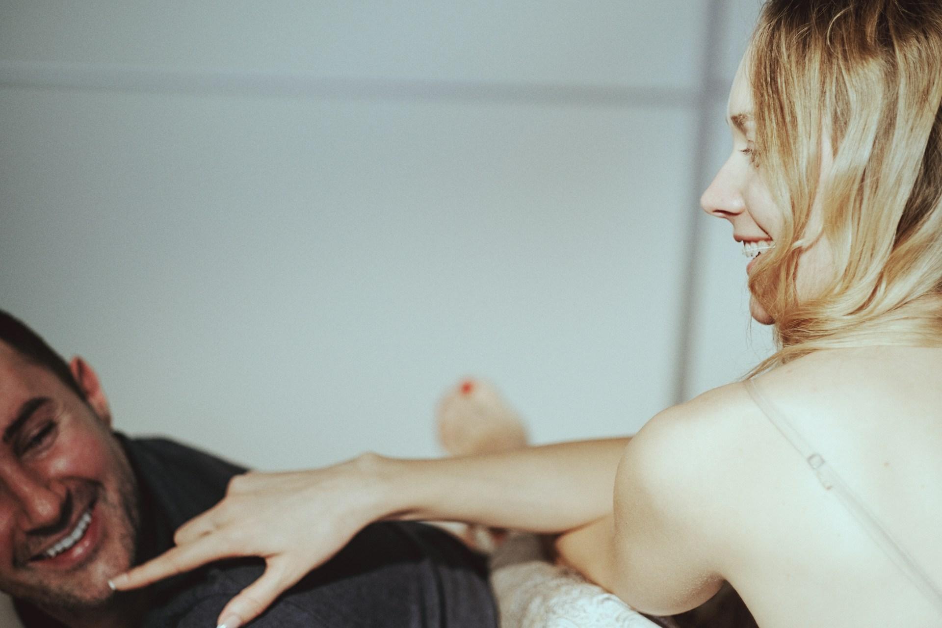 7 piccoli segnali che il tuo partner non è più sulla tua stessa lunghezza d’onda — Relazione