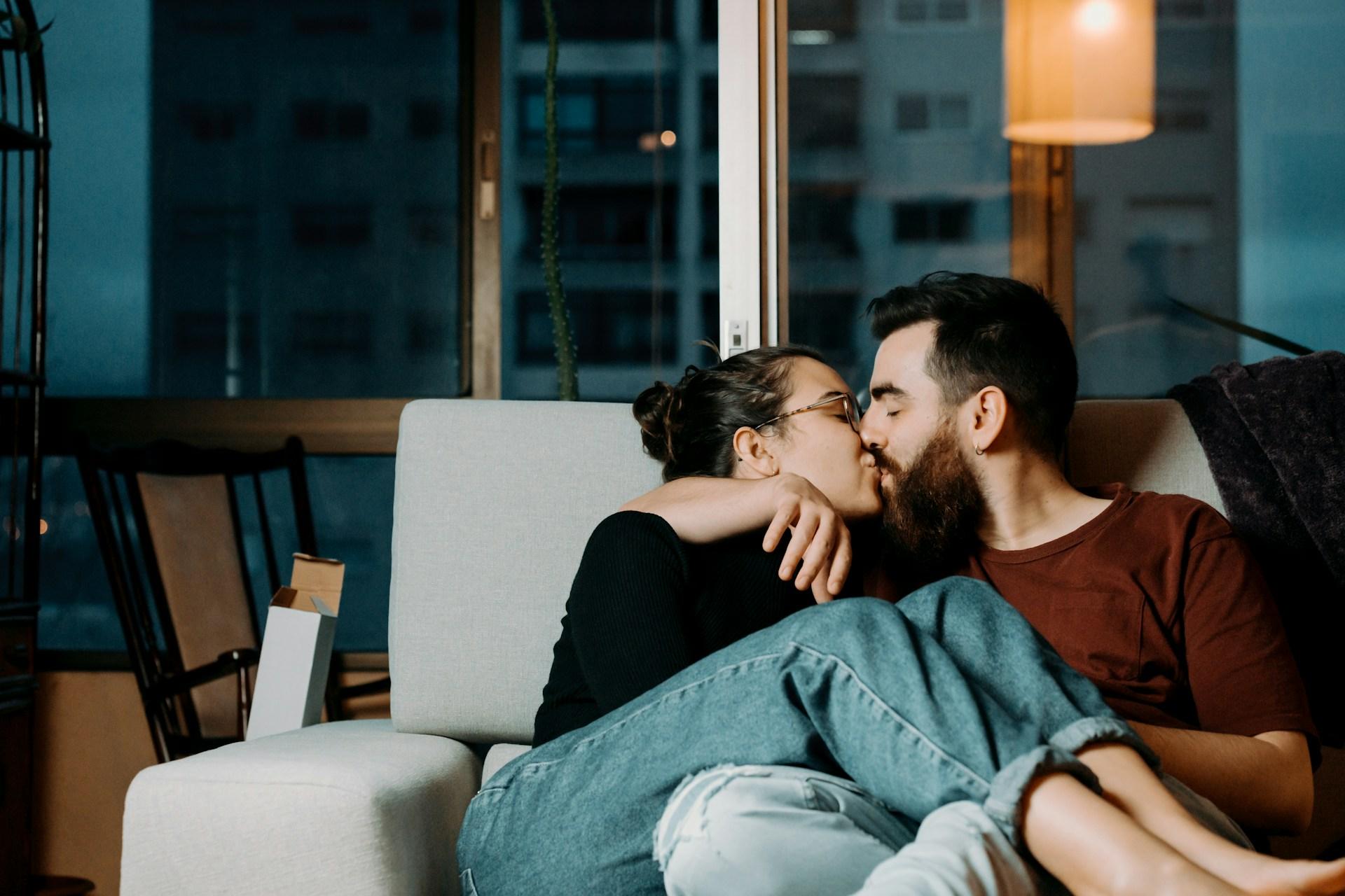 5 cose che le coppie felici vedono in modo completamente diverso sull'intimità — Lifestyle