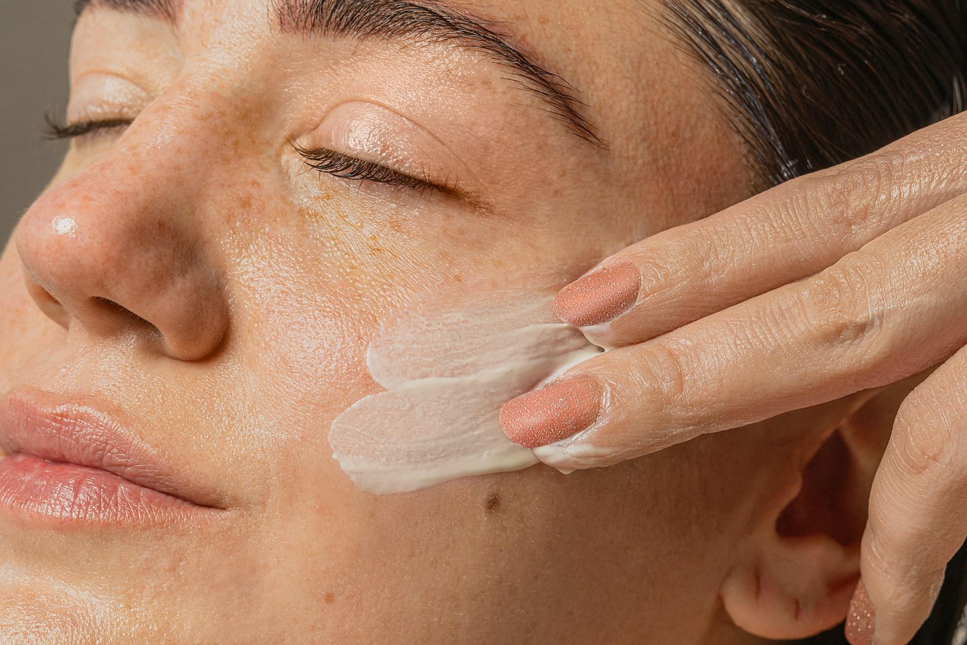 8 metodi naturali per una pelle del viso più piena senza iniezioni — Viso