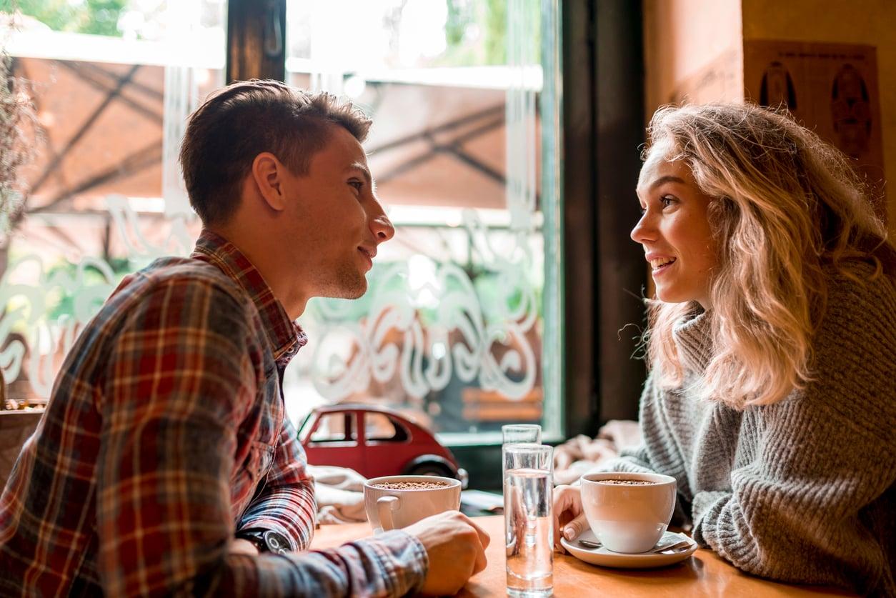 Come comunica un uomo che tradisce di nascosto — Relazione
