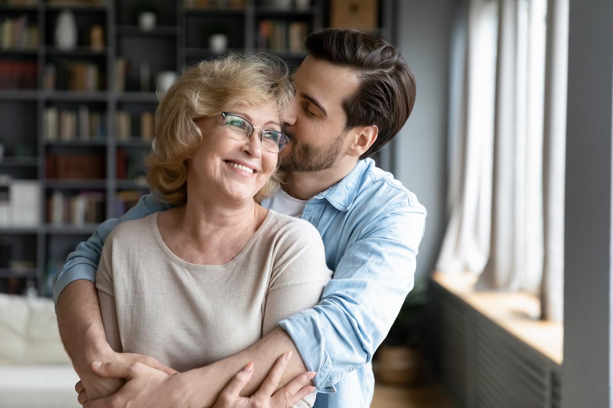 Il lato nascosto della "mamma del maschio": come l’eccessiva protezione materna può influenzare la vita amorosa del figlio — Lifestyle
