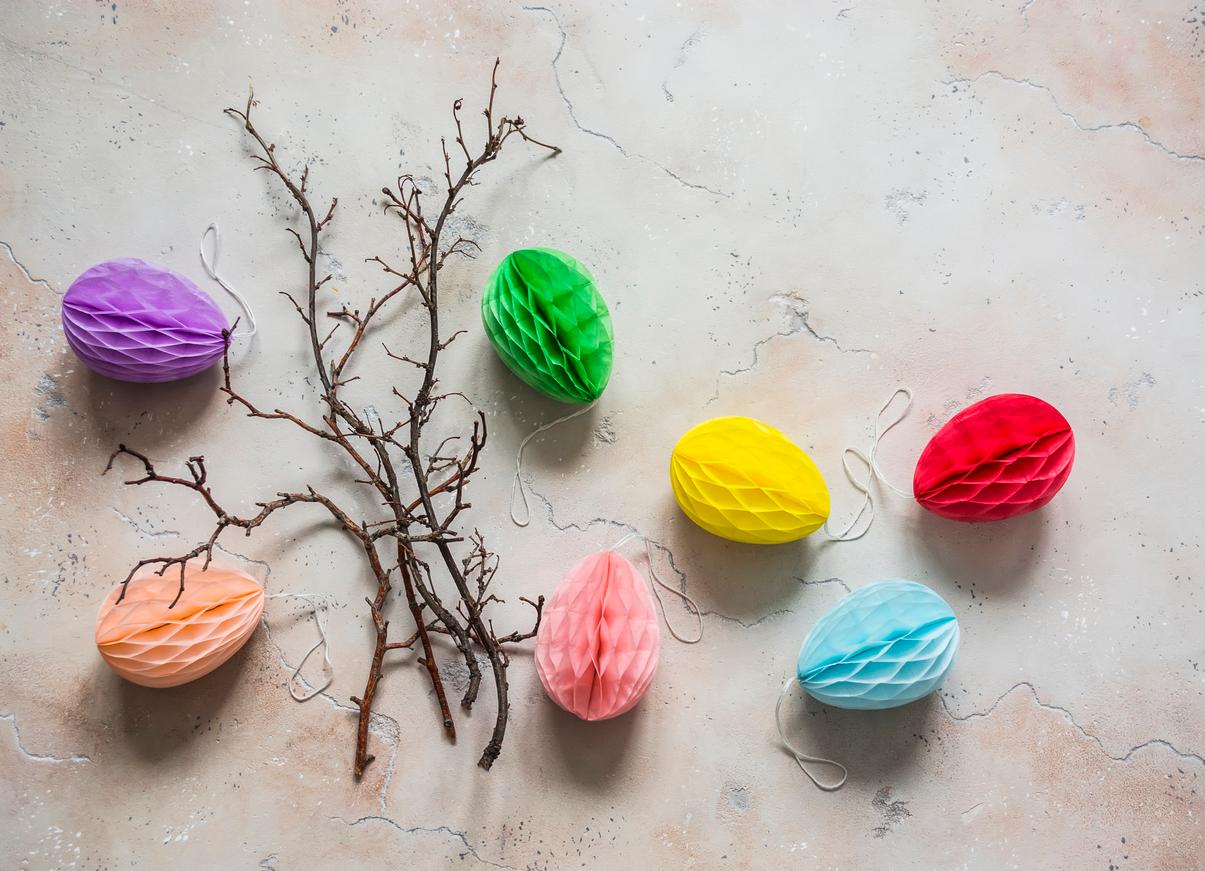 Comment réaliser facilement des œufs et lapins de Pâques en papier alvéolé — Décoration