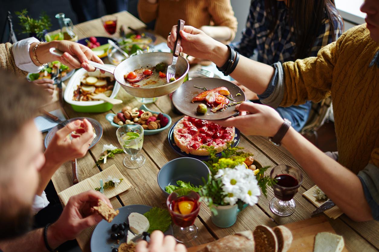 „Möchtest du noch ein bisschen?" Darum essen wir mehr, wenn wir gemeinsam essen — Lebensstil