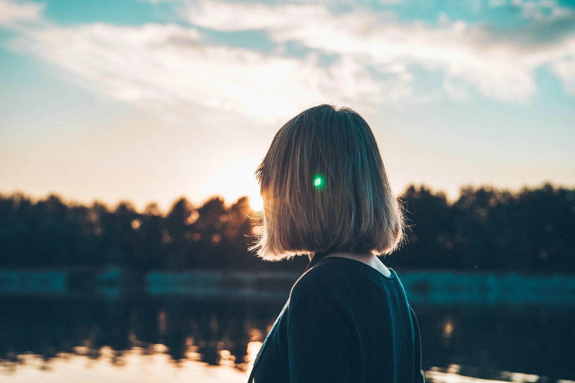 Nicht nur ertragen: Diese eine Frage kann laut Psychologen dein Leben verändern — Lebensstil