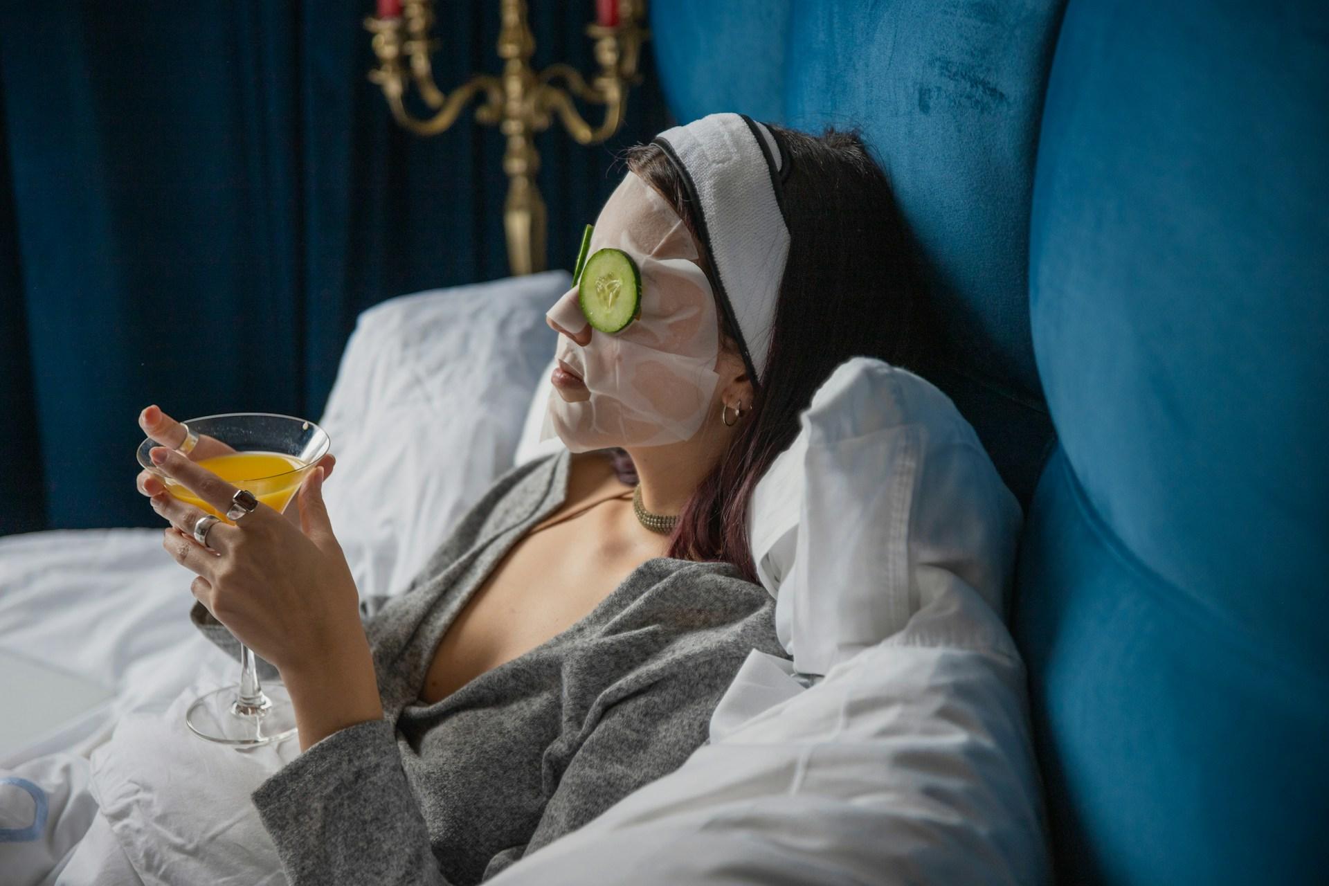 Wächst das Haar wirklich schneller nach Mitternacht? 7 veraltete Beauty-Mythen, die du jetzt vergessen kannst — Gesundheit