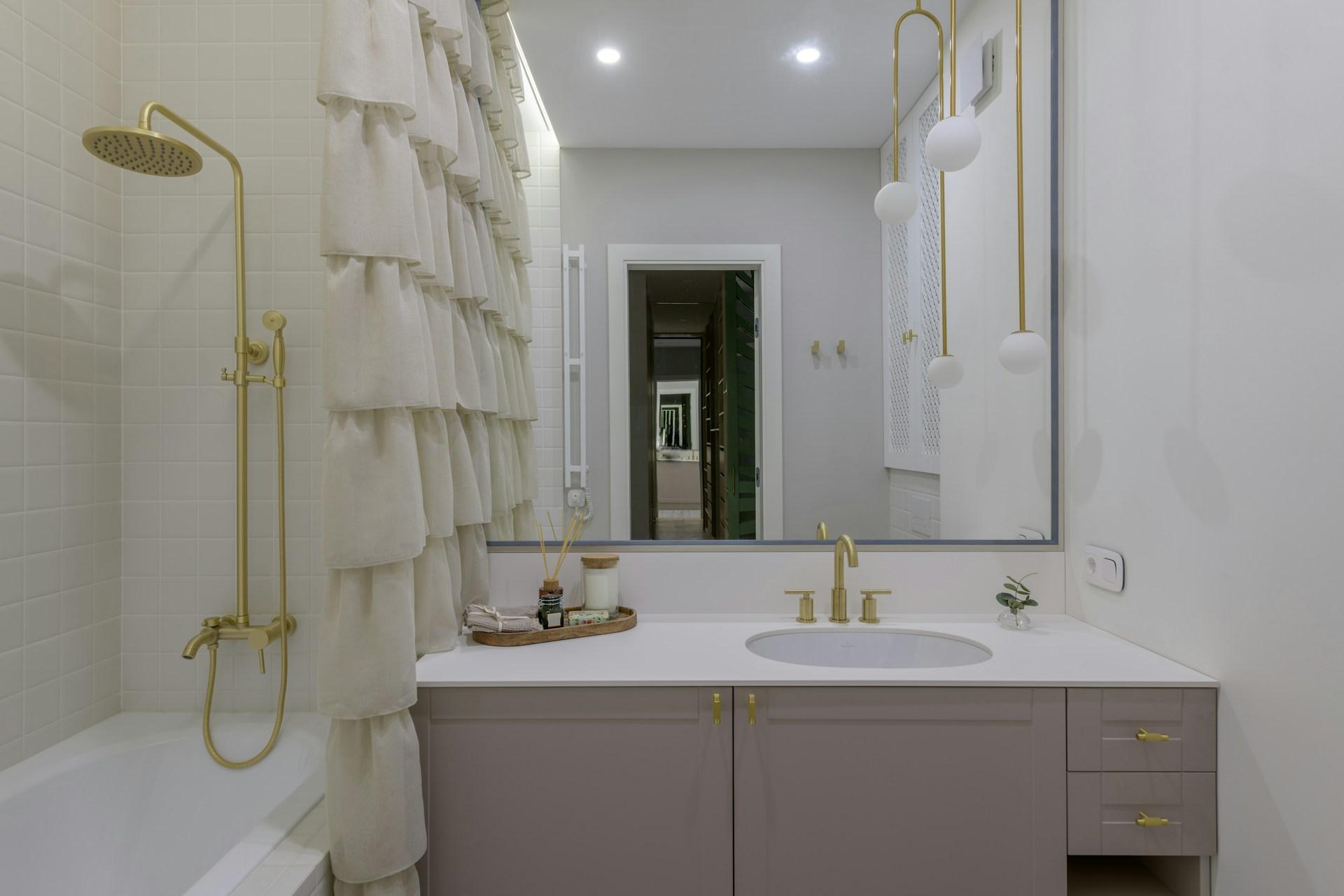 I 5 colori peggiori per bagni piccoli, sconsigliati anche dai designer — Arredo