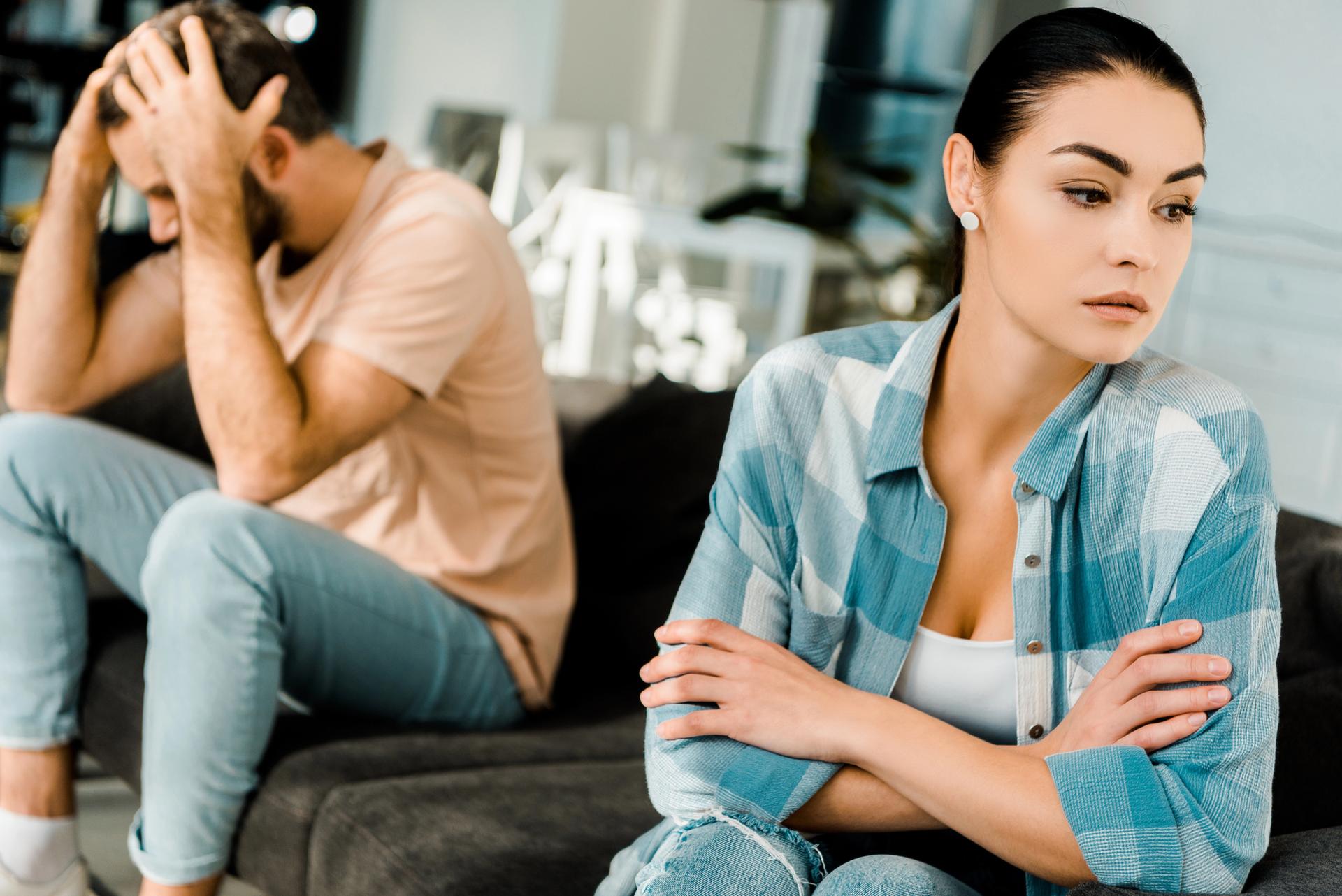 5 señales que indican que tu pareja podría estar ocultándote algo — Relación