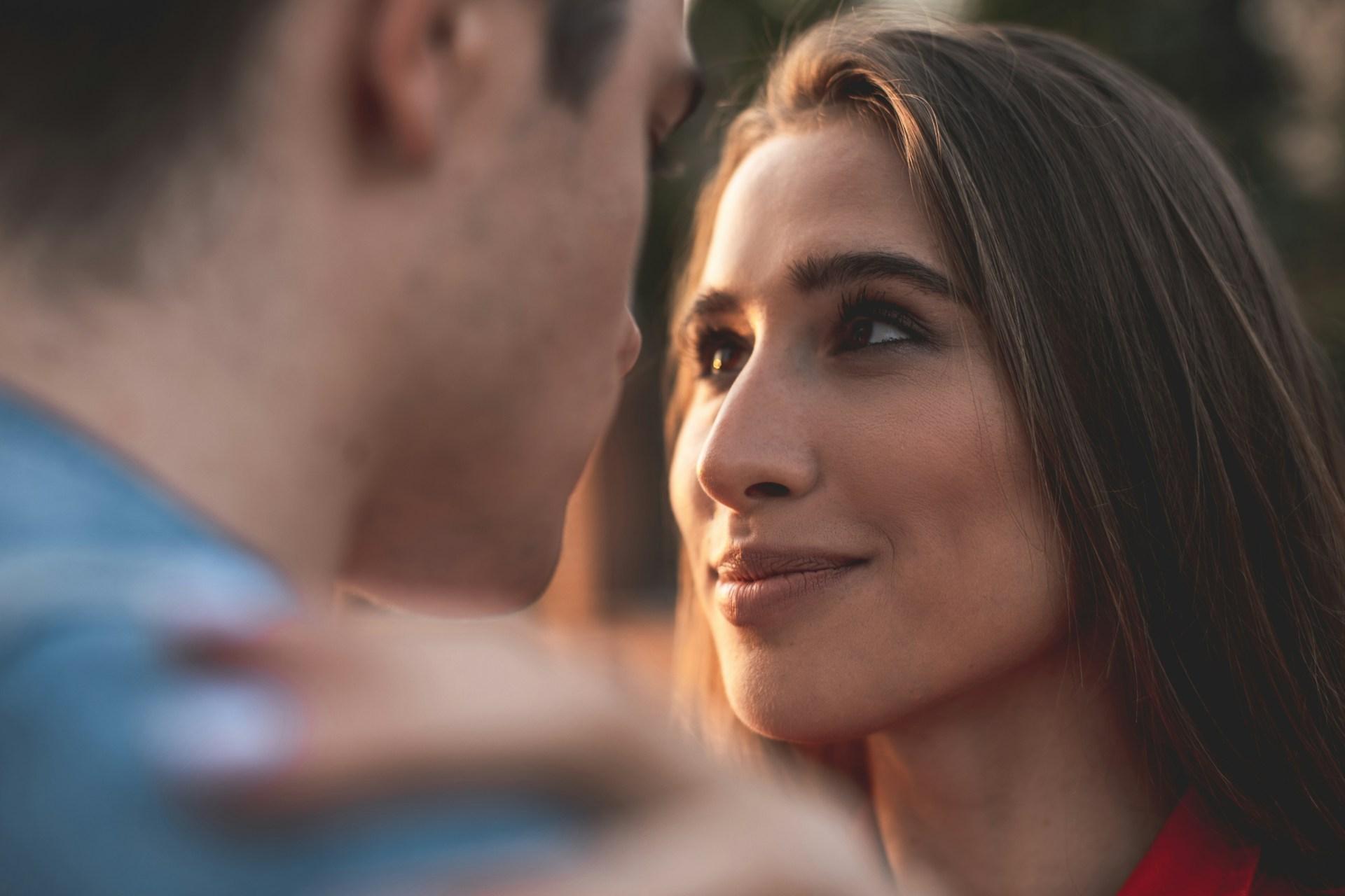 Secondo gli psicologi, questa piccola abitudine rivela se sei davvero sicuro di te — Lifestyle