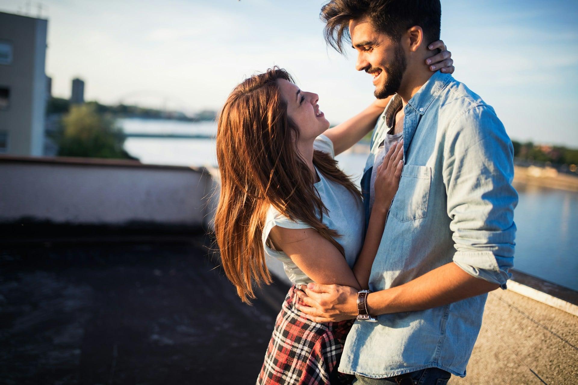 «Ho già superato il mio ex, non mi interessa il denaro» - e altre 8 bugie che le donne dicono agli uomini quando si conoscono — Relazione
