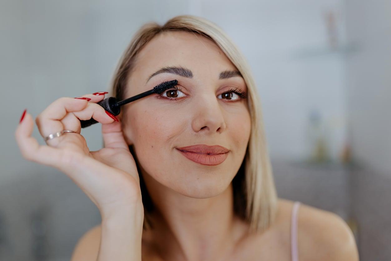Want to Look Younger? Try These 5 Super Effective Makeup Tricks — Face
