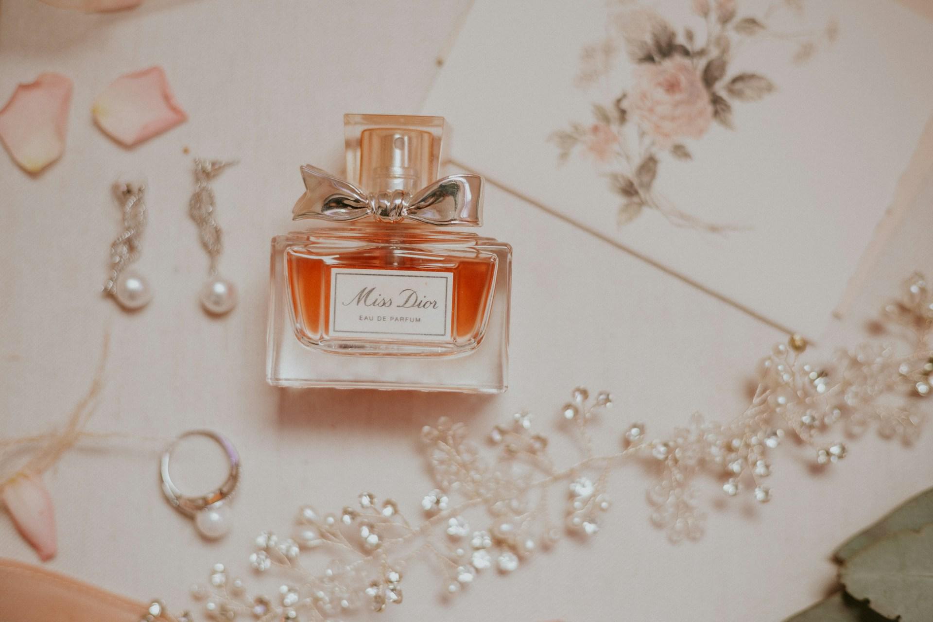Los perfumes femeninos más queridos del mundo: clásicos icónicos y aromas modernos fascinantes — Moda