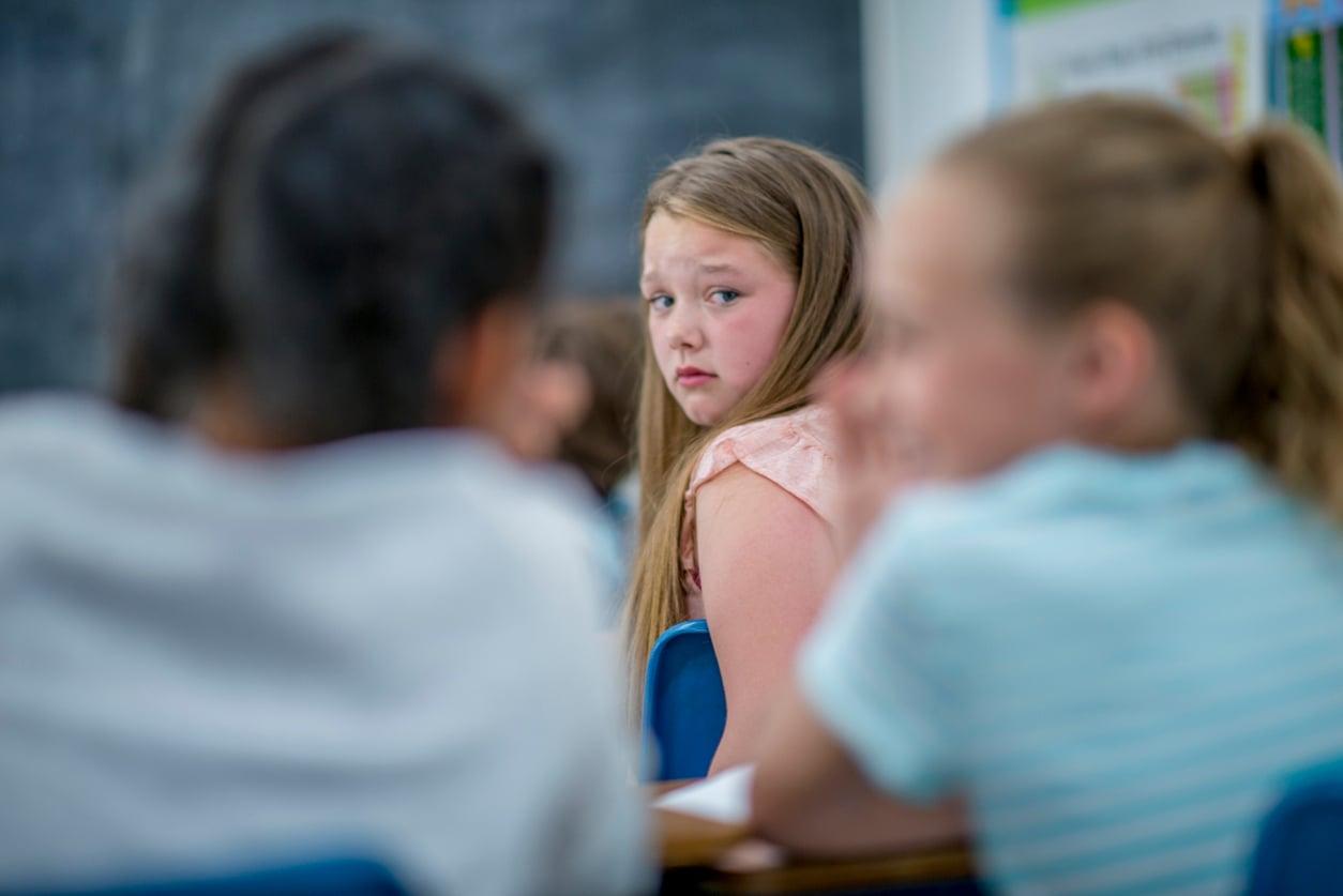 So prägt dich Mobbing in der Schule noch als Erwachsener – die Folgen, die viele unterschätzen — Lebensstil