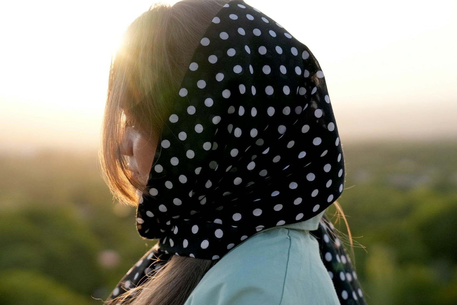 Stylisch geschichtet und trotzdem feminin: 8 zeitlose Tricks für kühle Maimorgen — Mode