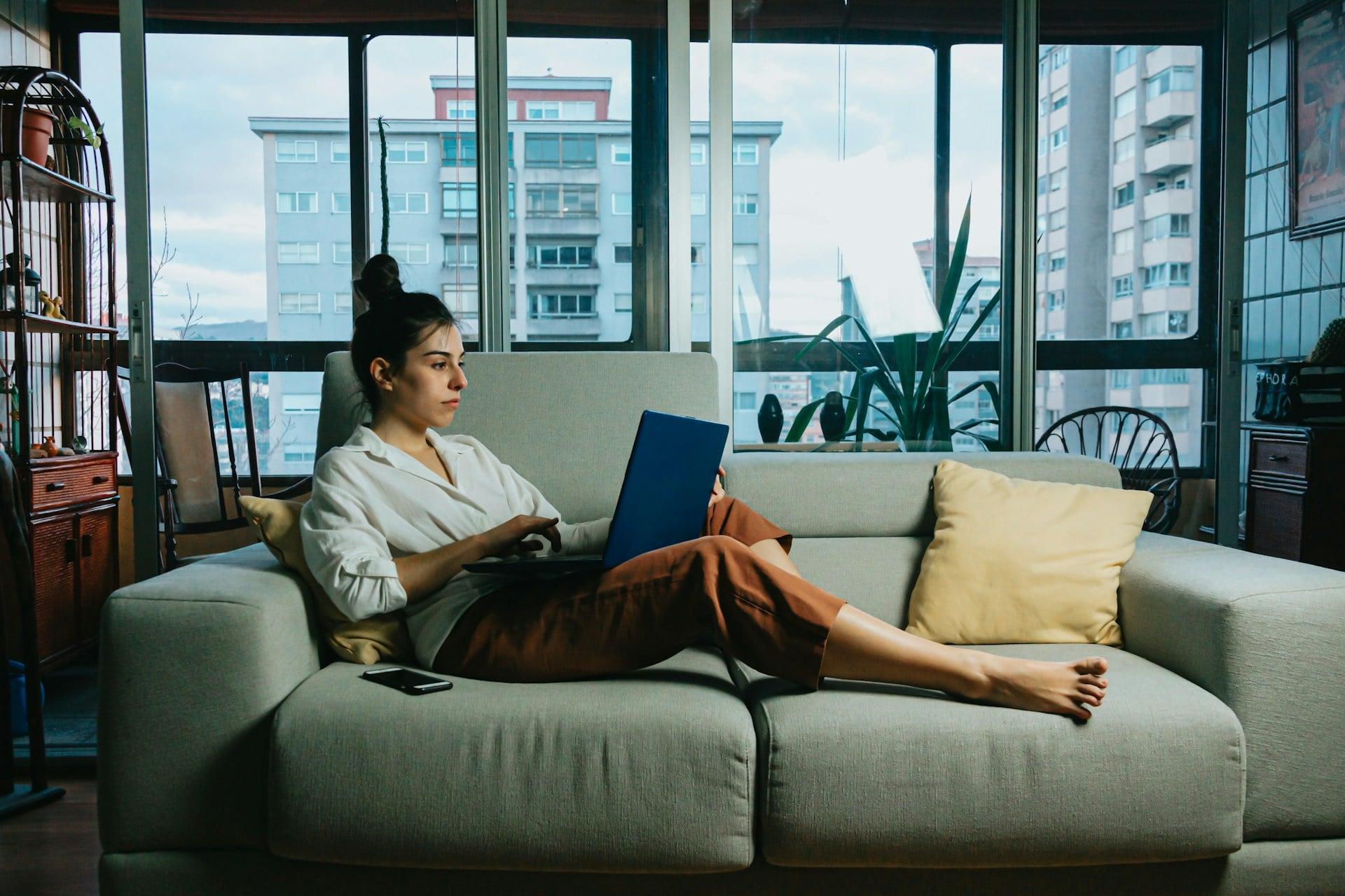 Lo que nadie te cuenta sobre vivir sola: estas confesiones lo cambian todo — Estilo de vida