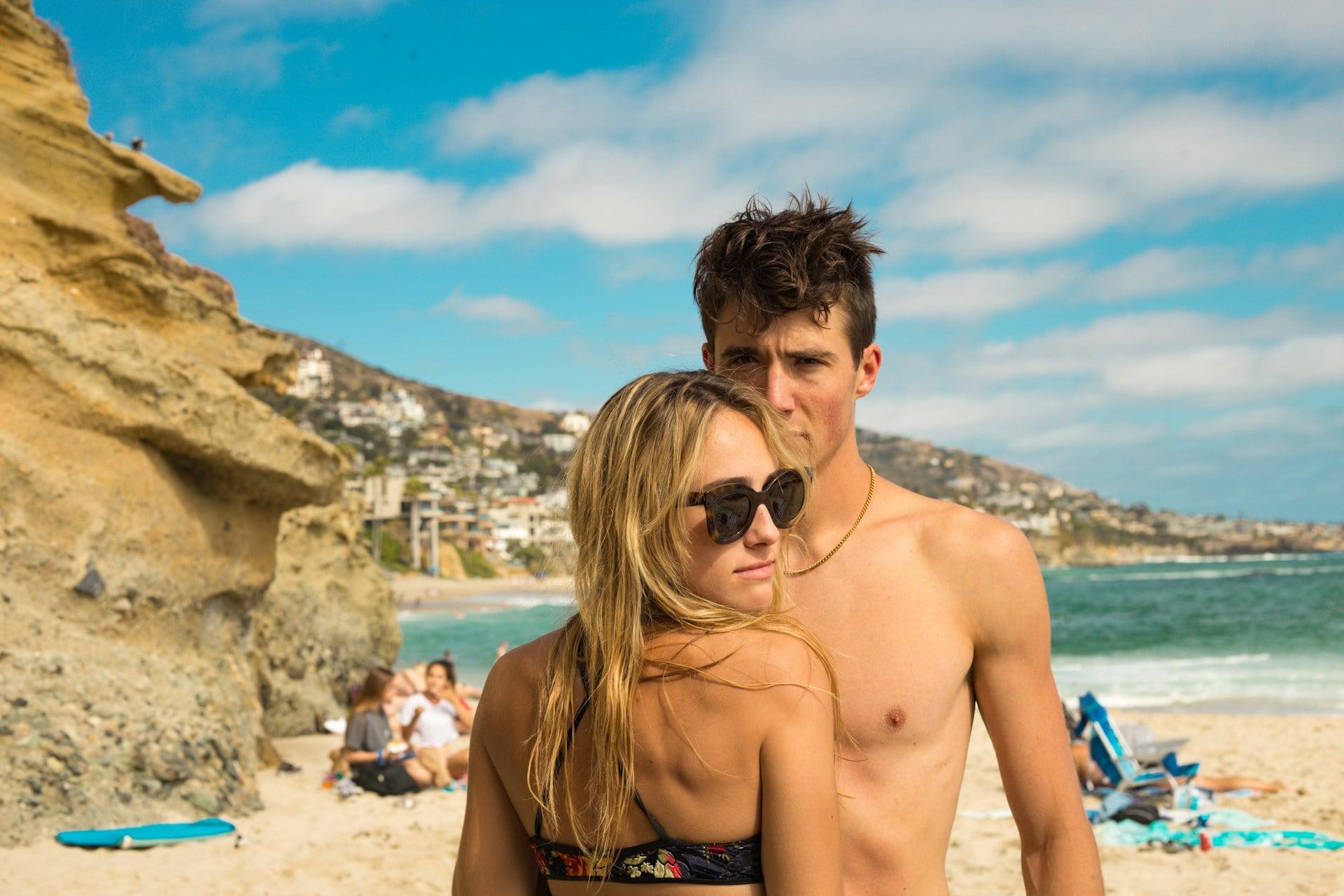 A beach date sounds dreamy — until you're actually standing there in a swimsuit — Lifestyle