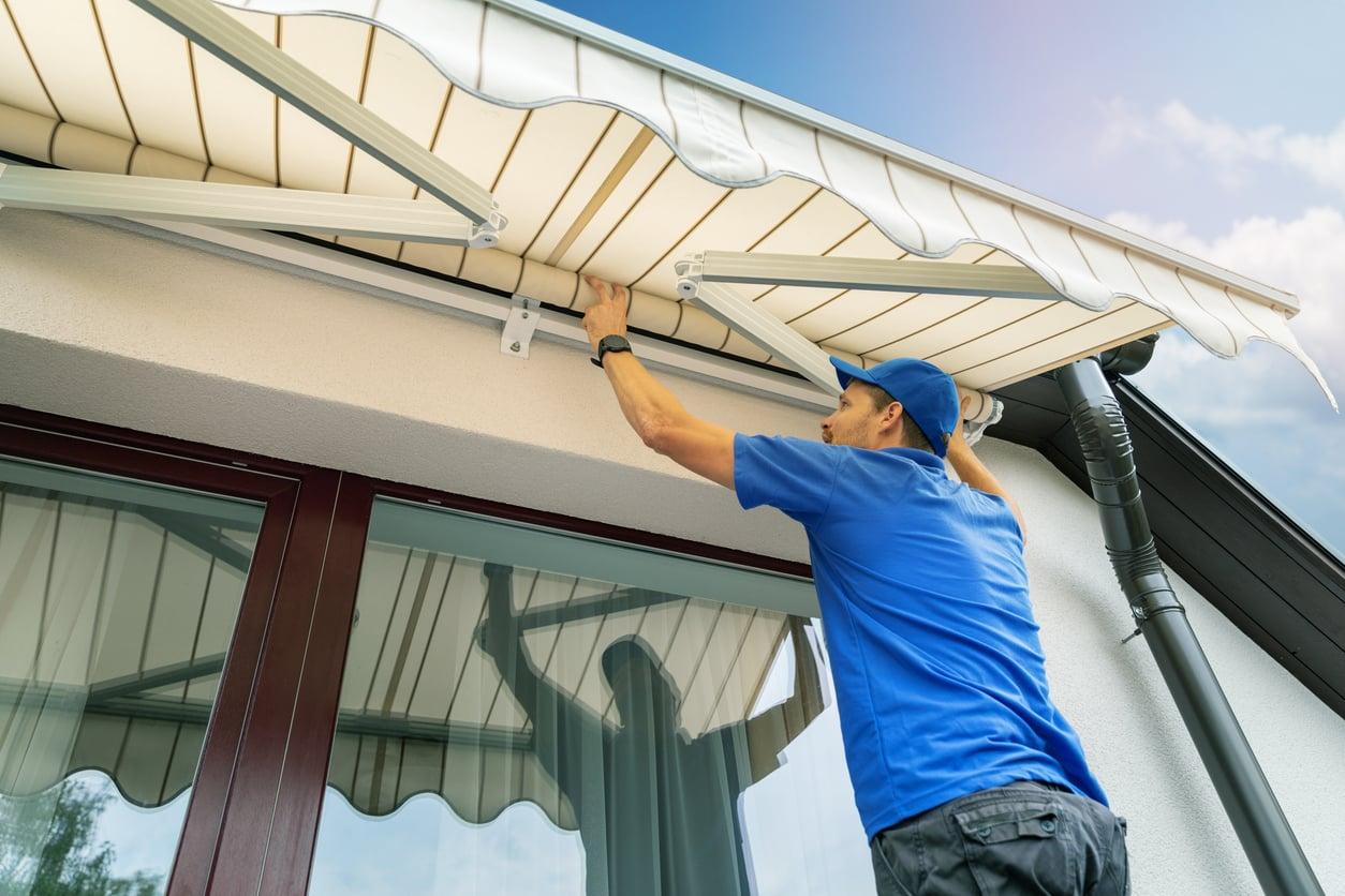 Shade Sail vs. Patio Umbrella: Which One Actually Keeps Your Terrace Cooler? — Decor