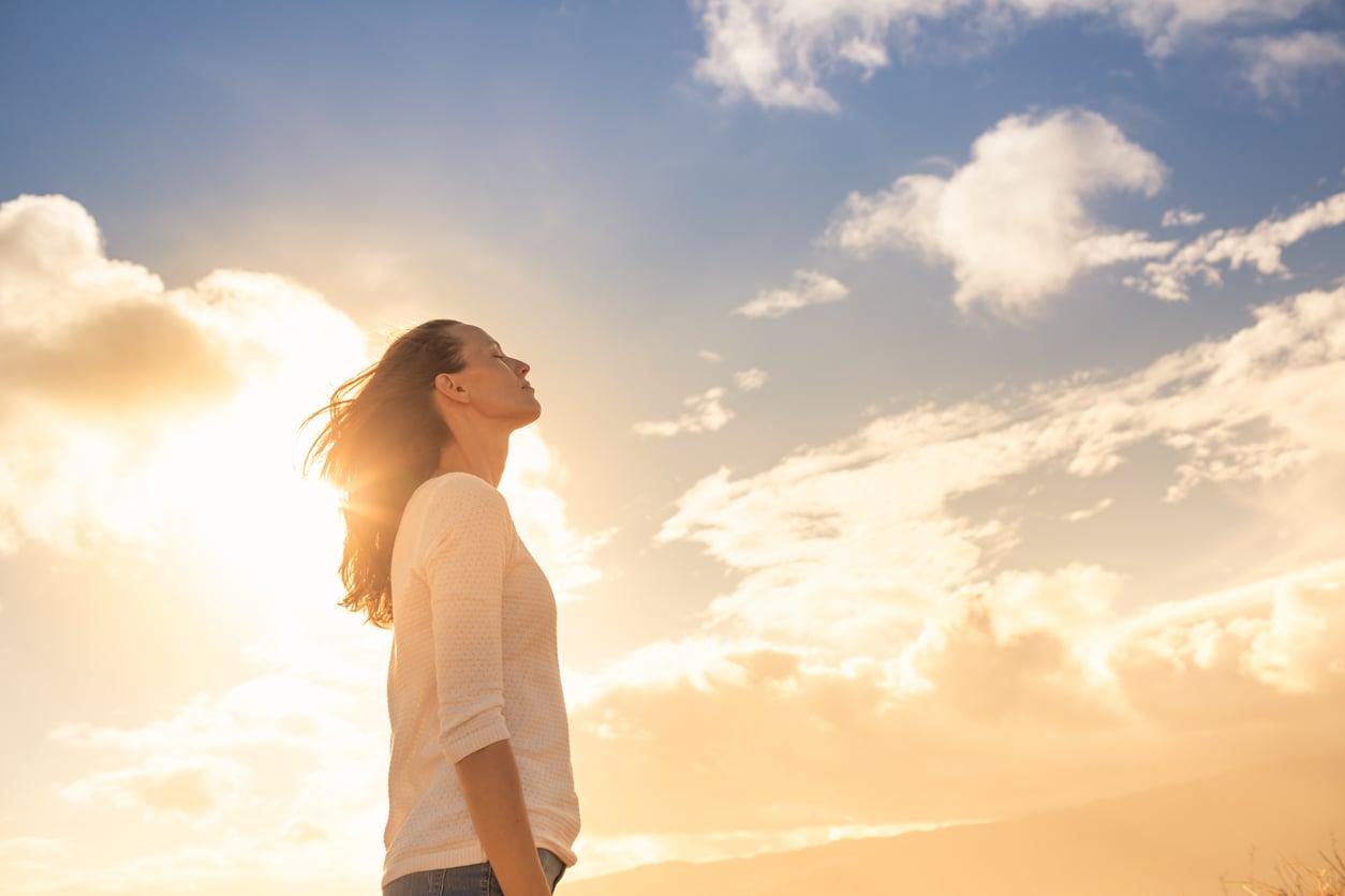 Why You Can't Just Accept a Compliment — and What It Really Says About You — Lifestyle