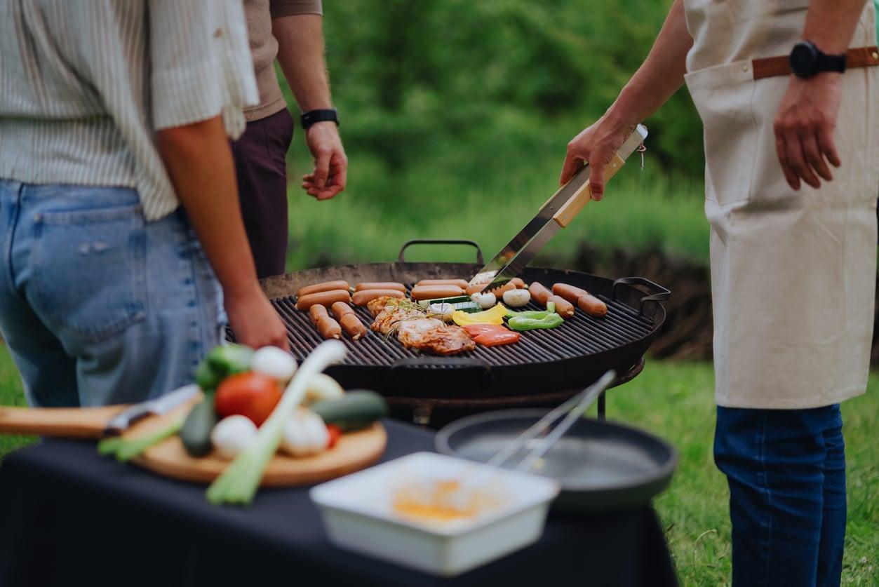 4 trucchi furbi per tenere il barbecue sempre in ordine (e godersi la grigliata senza pensieri) — Economia domestica