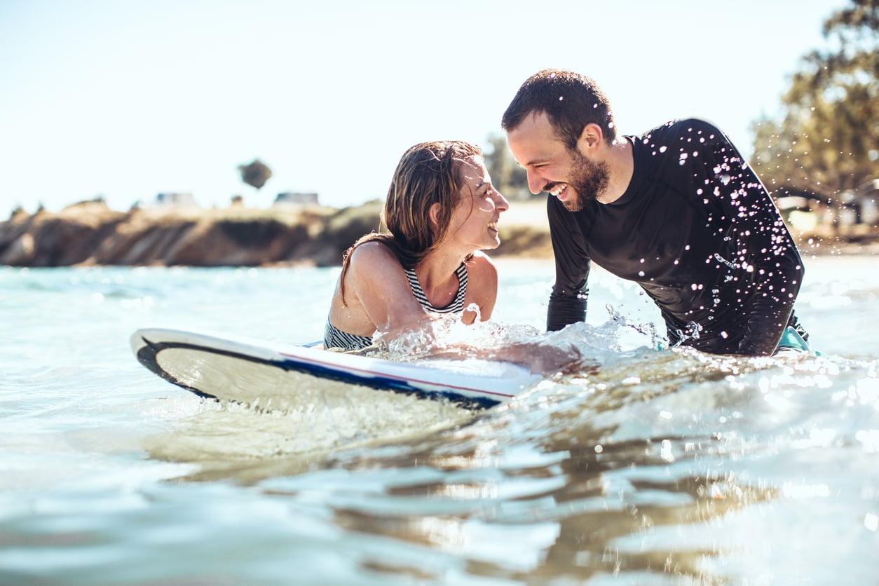3 signes que votre flirt de vacances peut devenir une vraie histoire d'amour — Relation