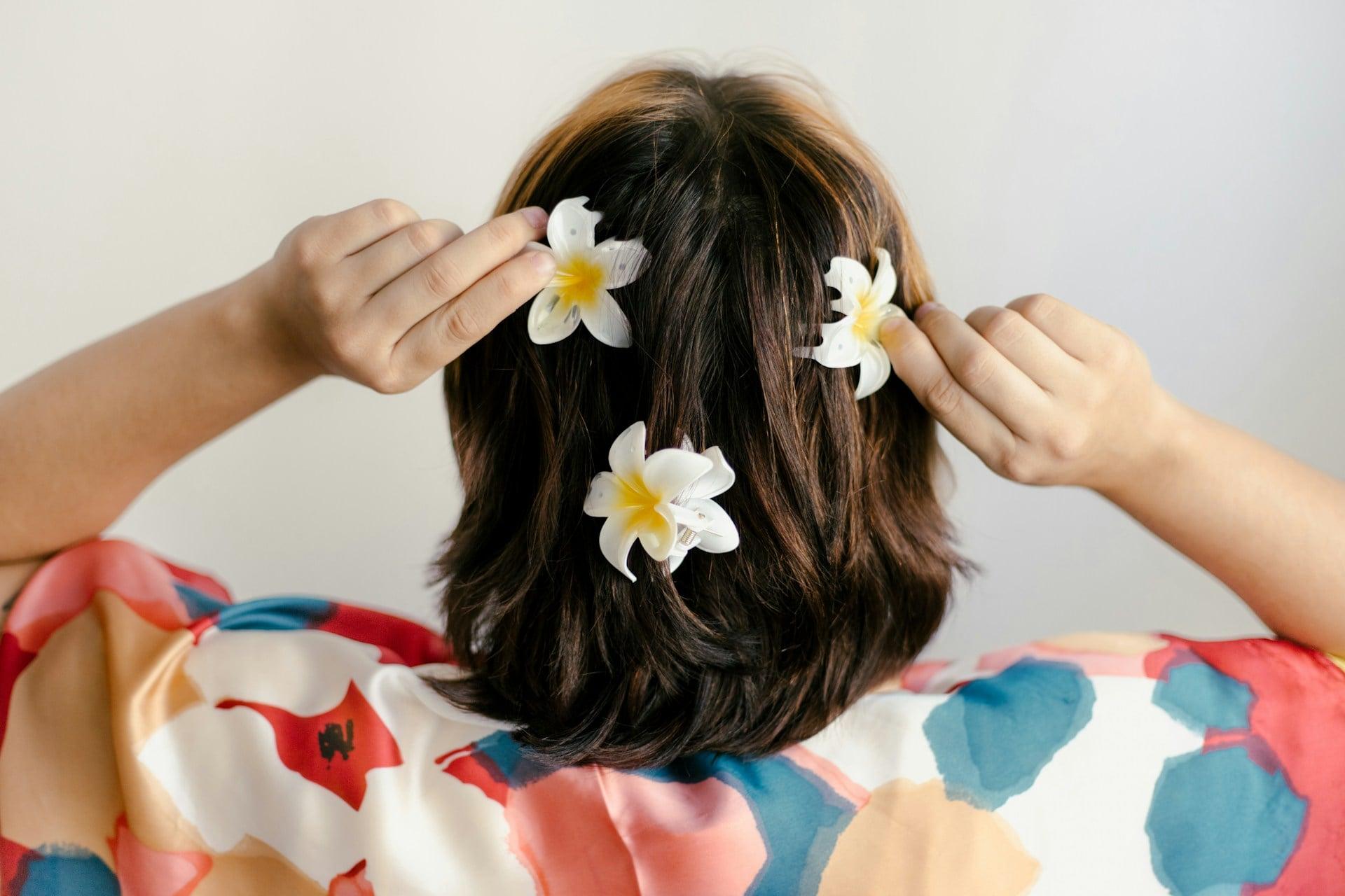 8 coiffures chics pour survivre à la canicule sans sacrifier le style — Cheveux
