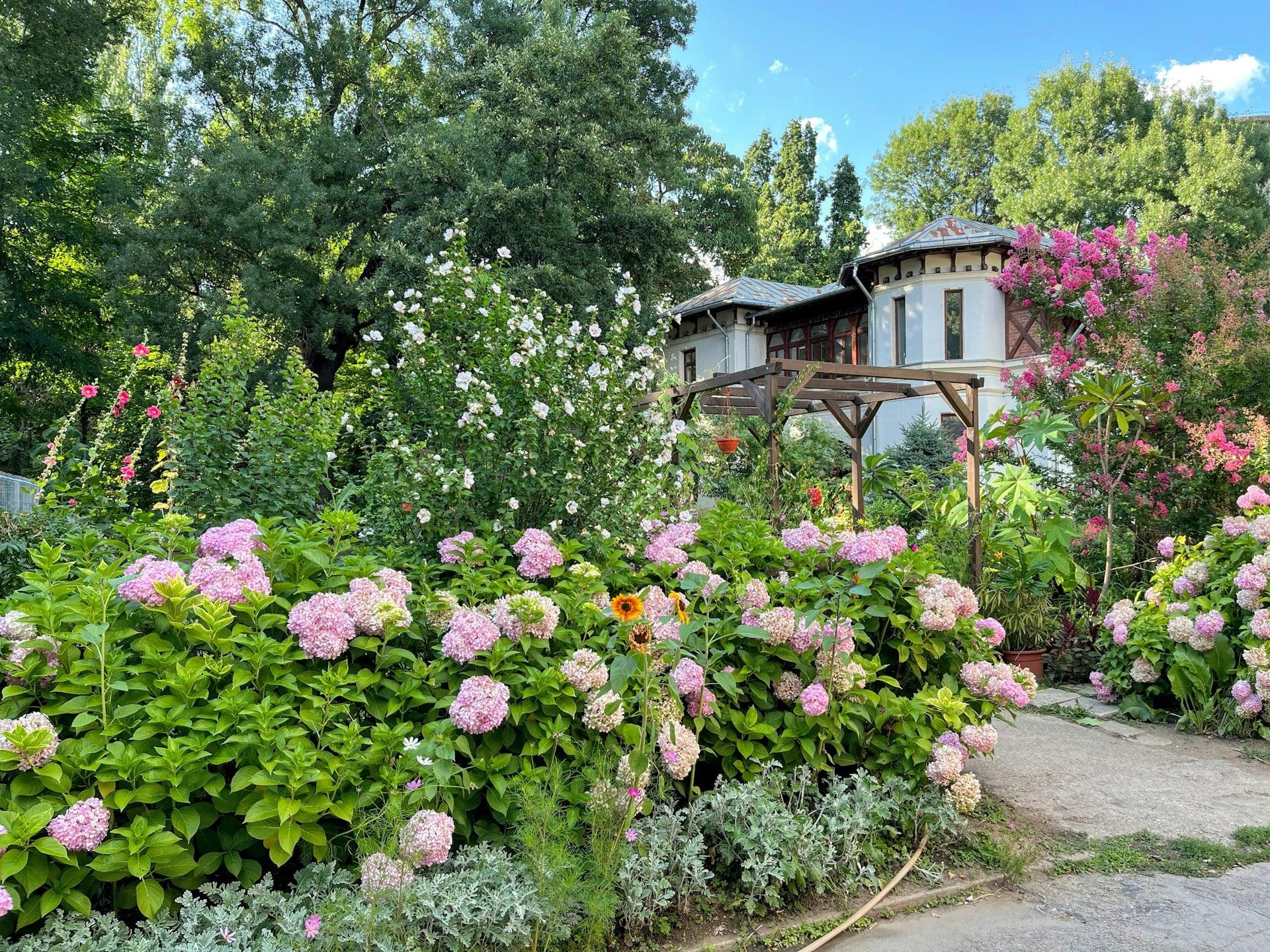 10 rincones de descanso en el jardín que vas a querer copiar este verano — Jardín y terraza