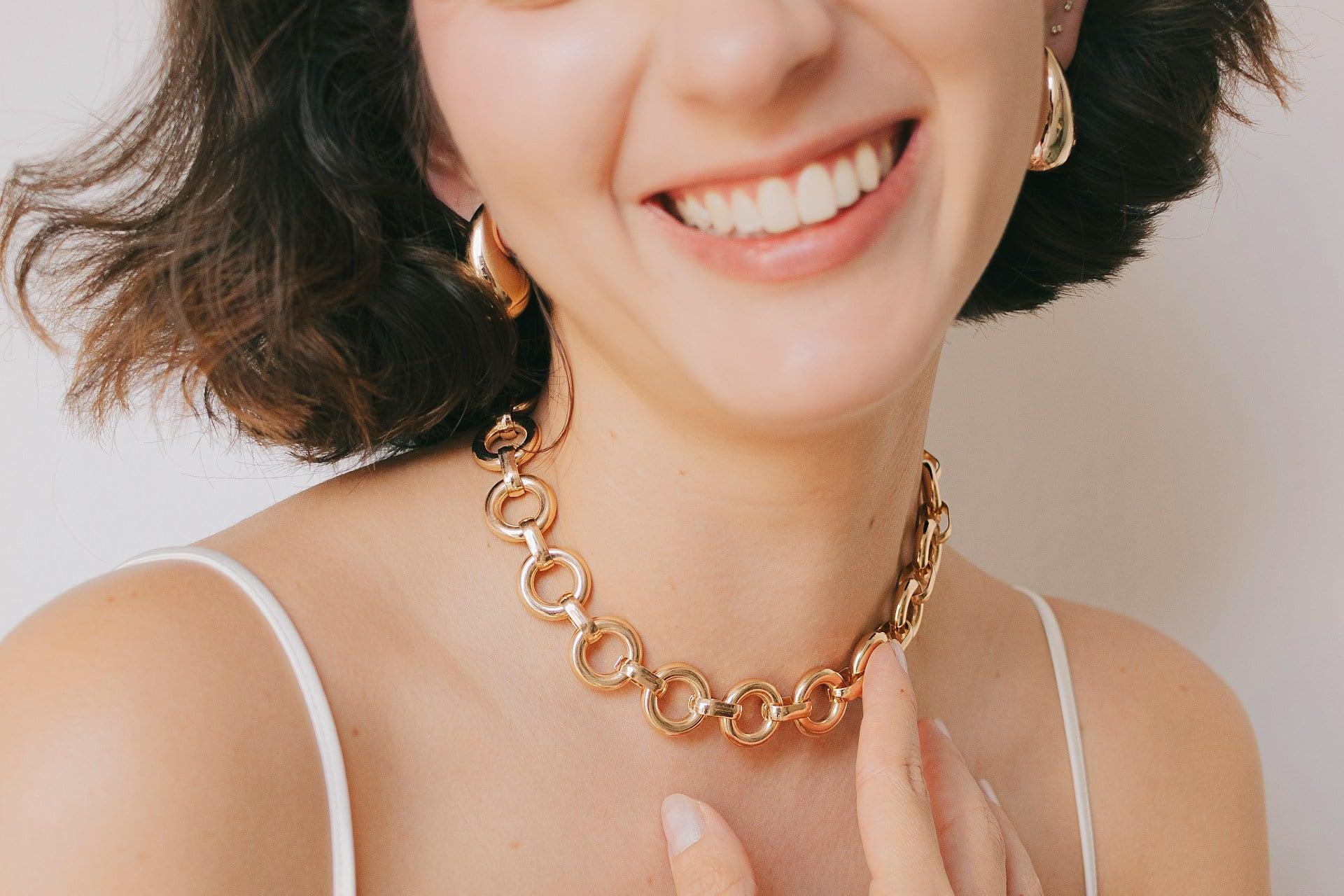 5 necklace trends that instantly upgrade even your most basic outfits — Fashion