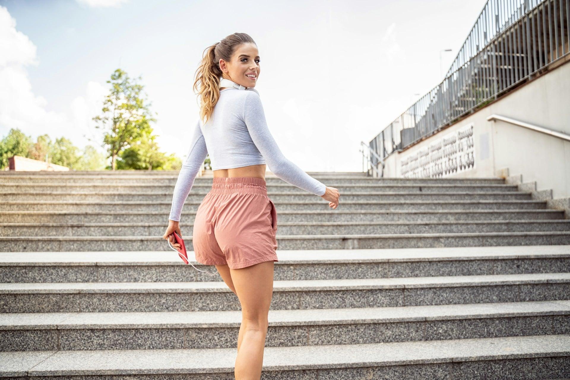 El pantalón corto deportivo es la sorpresa del verano: 8 looks para llevarlo con estilo — Moda