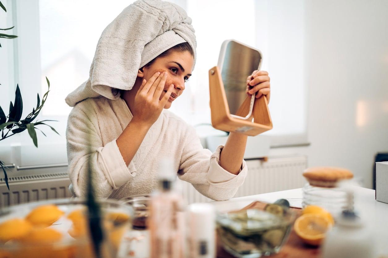 Aplica corrector en estos 3 puntos y parecerás mucho más descansada — Rostro