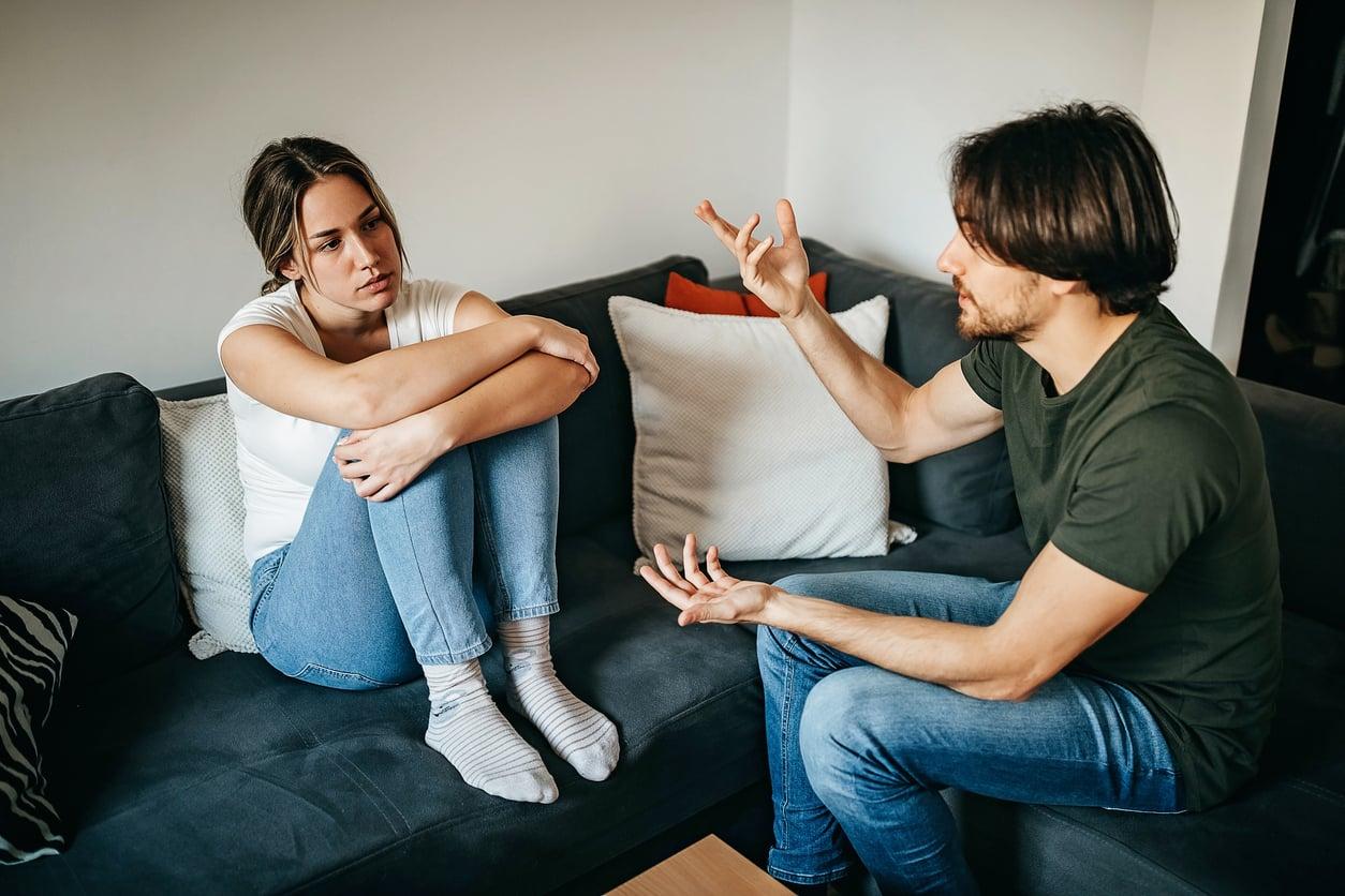 Toxische Positivität: 4 Sätze, die deine Beziehung heimlich vergiften — Beziehung