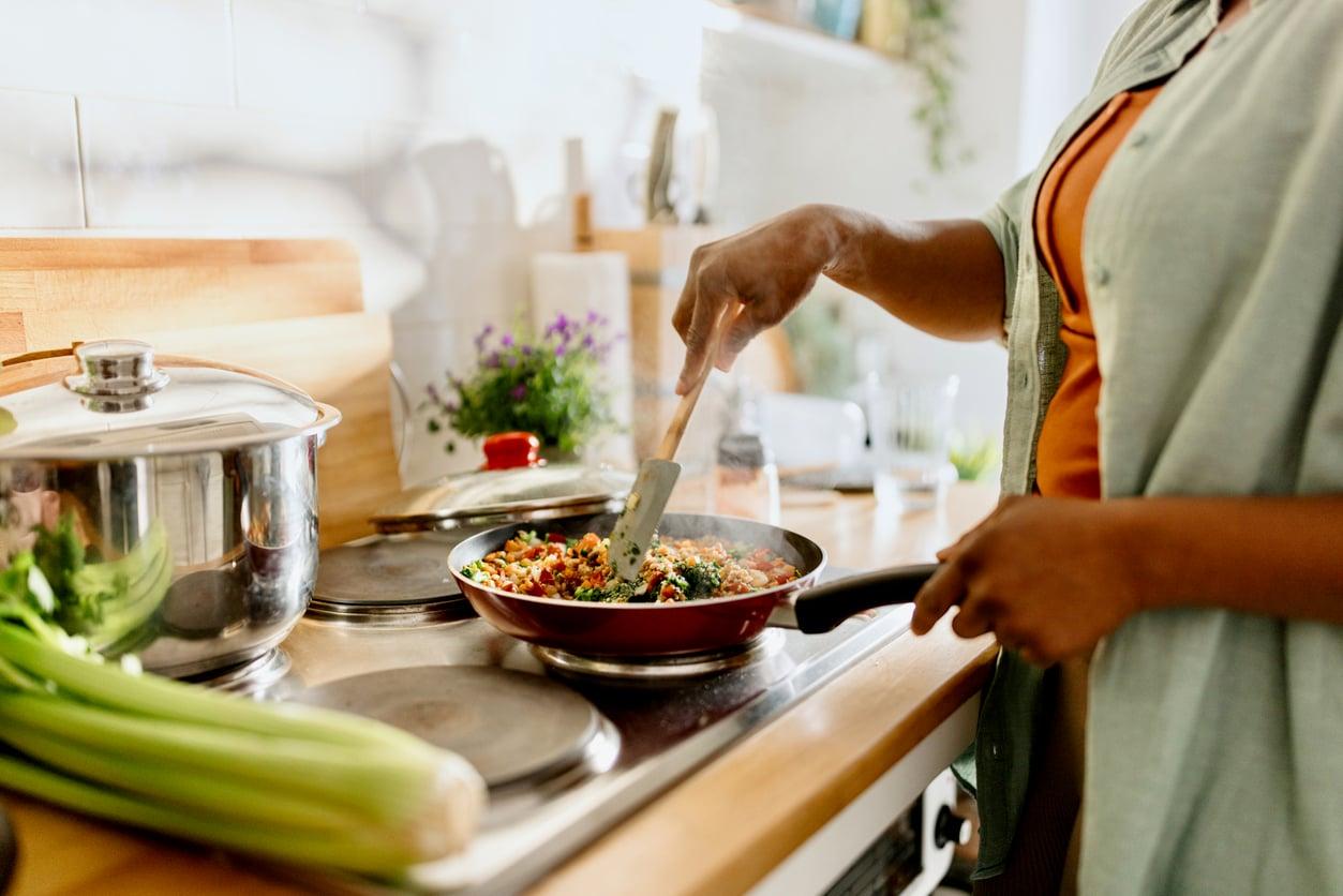 Your kitchen cabinet tops are greasy — this one-ingredient trick cleans them in minutes — Household
