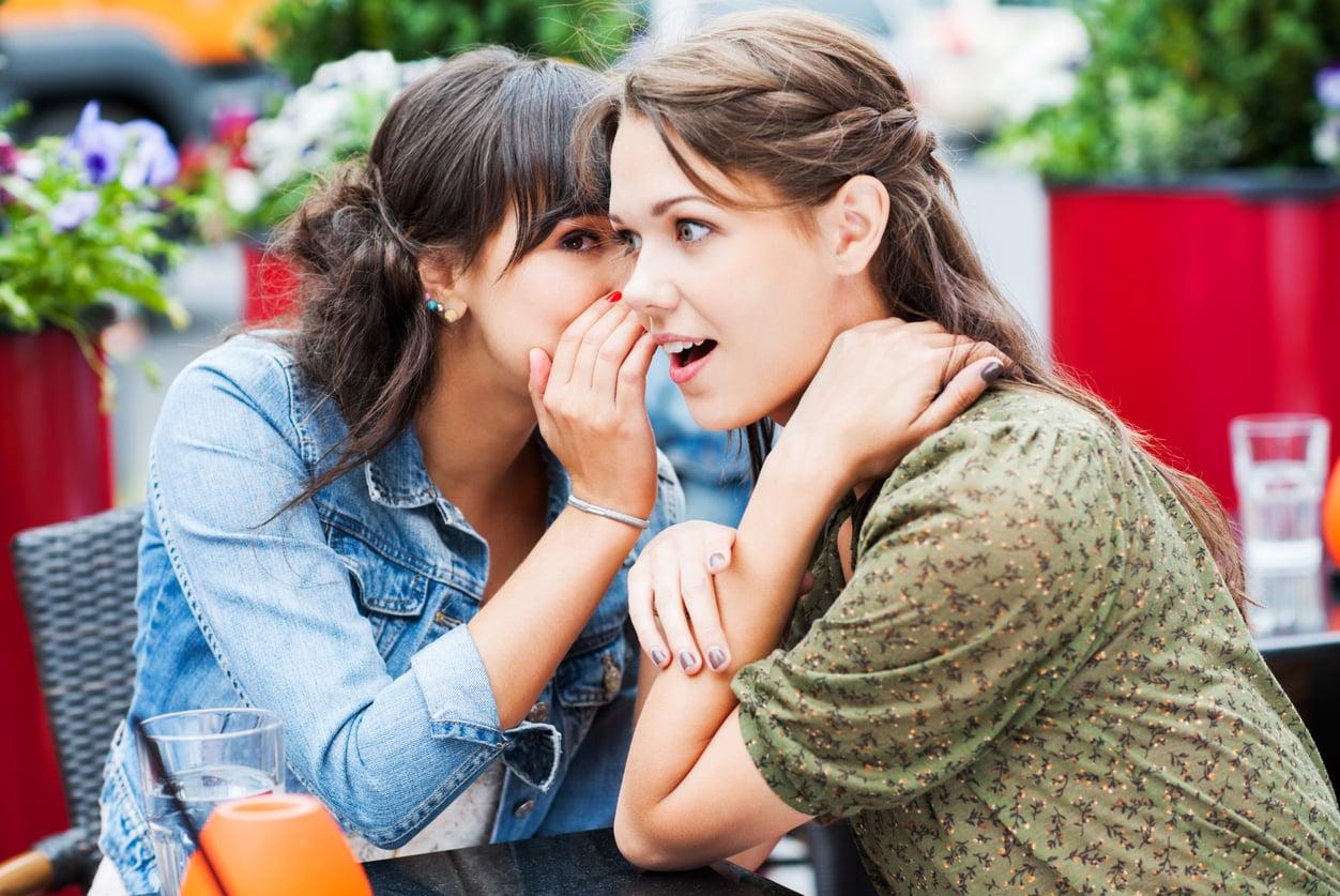 Et si les commérages n'étaient pas si toxiques ? La réponse surprenante de la psychologie — Mode de vie