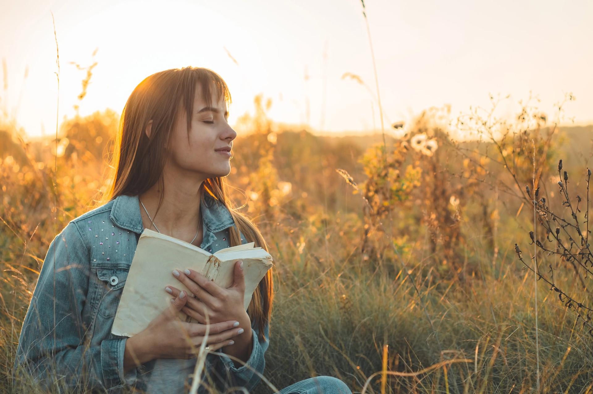 La Reina de Espadas: el mensaje del Tarot para septiembre es claridad, enfoque y poder interior — Estilo de vida