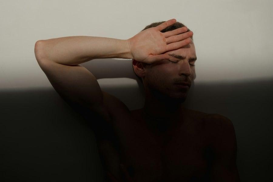 „Viele Männer stehen kurz vor dem Suizid – und die Gesellschaft lacht sie aus": 7 Dinge, die ein Dating-Coach für Männer allen Frauen sagen möchte — Lebensstil