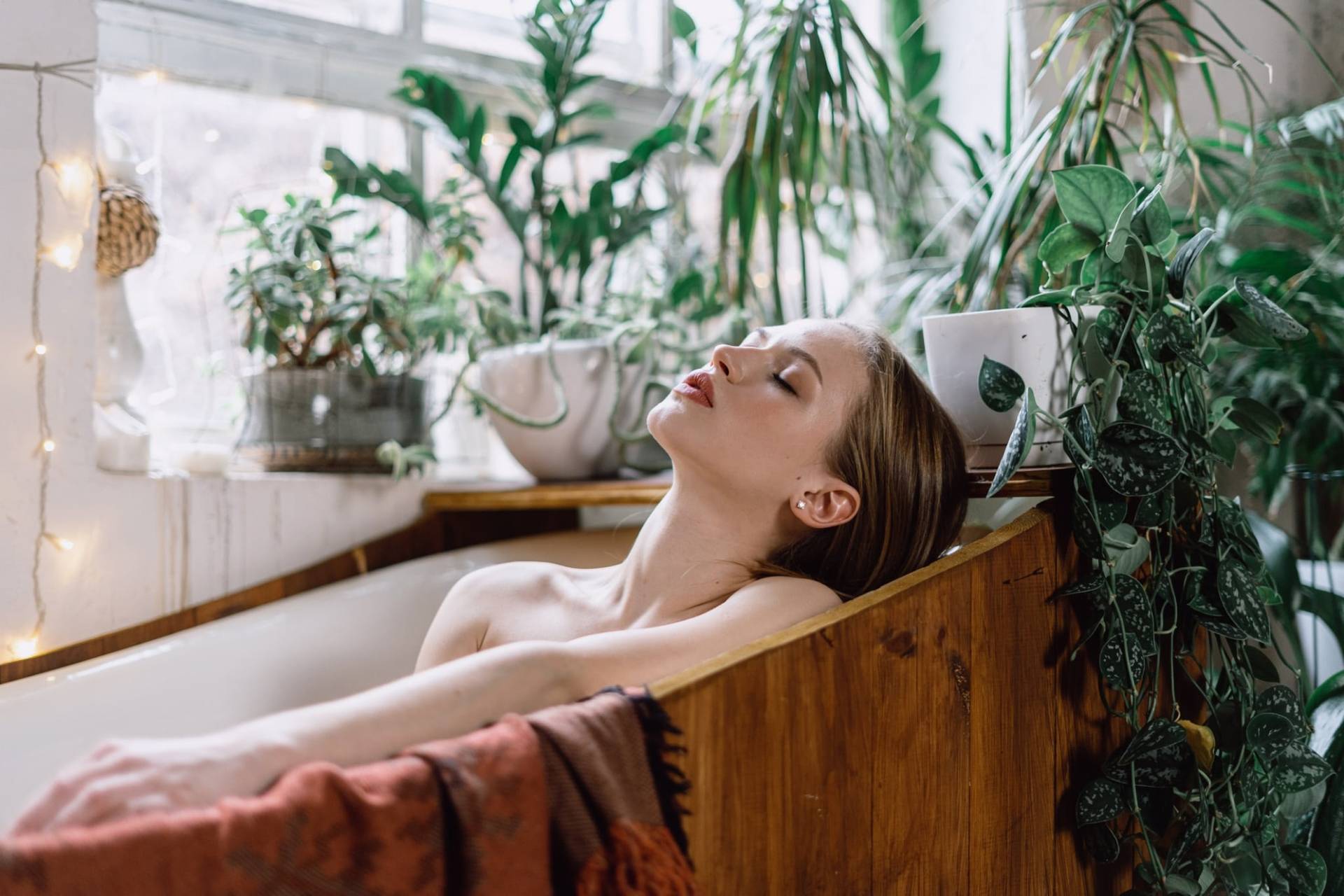 5 petites salles de bain luxueuses avec baignoire indépendante pour votre inspiration