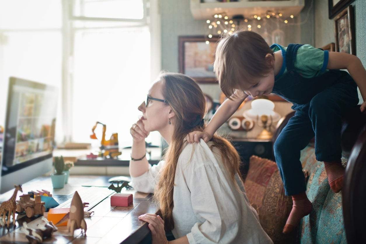 “Il mio corpo non è più solo mio”: 10 cose belle di cui ho dovuto rinunciare da quando sono mamma — Famiglia