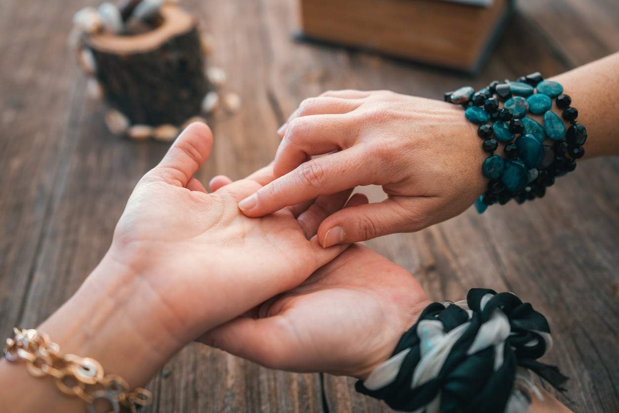Cette ligne sur ta paume révèle combien de temps tu vivras (mais prends ça avec légèreté !) — Mode de vie