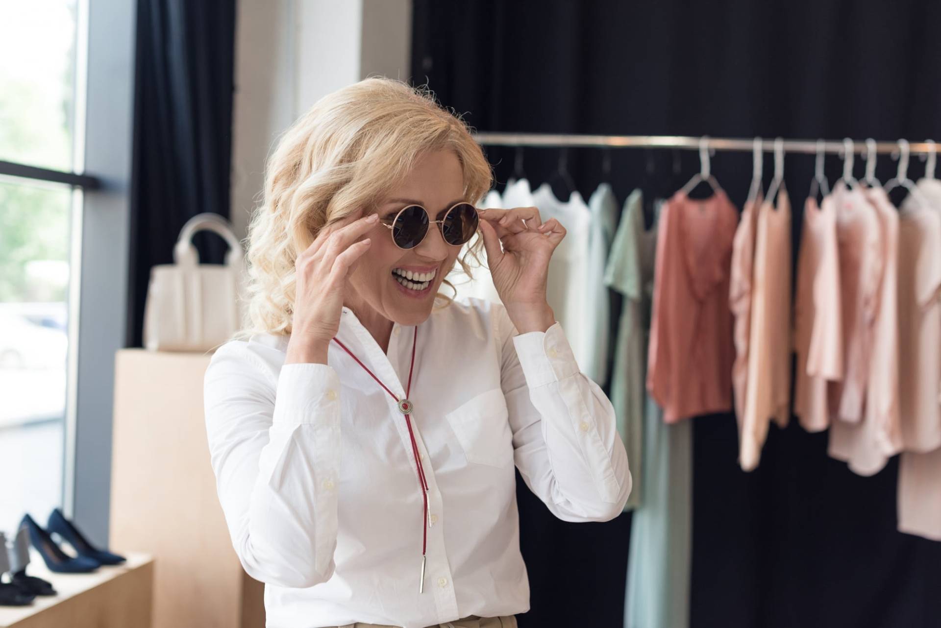 9 acconciature ringiovanenti perfette per donne over 50