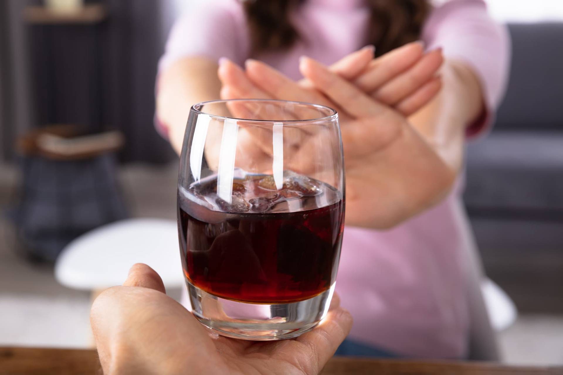 « Tu es plus sympa quand tu bois » – Ce qu’il ne faut pas dire à quelqu’un qui ne boit pas d’alcool