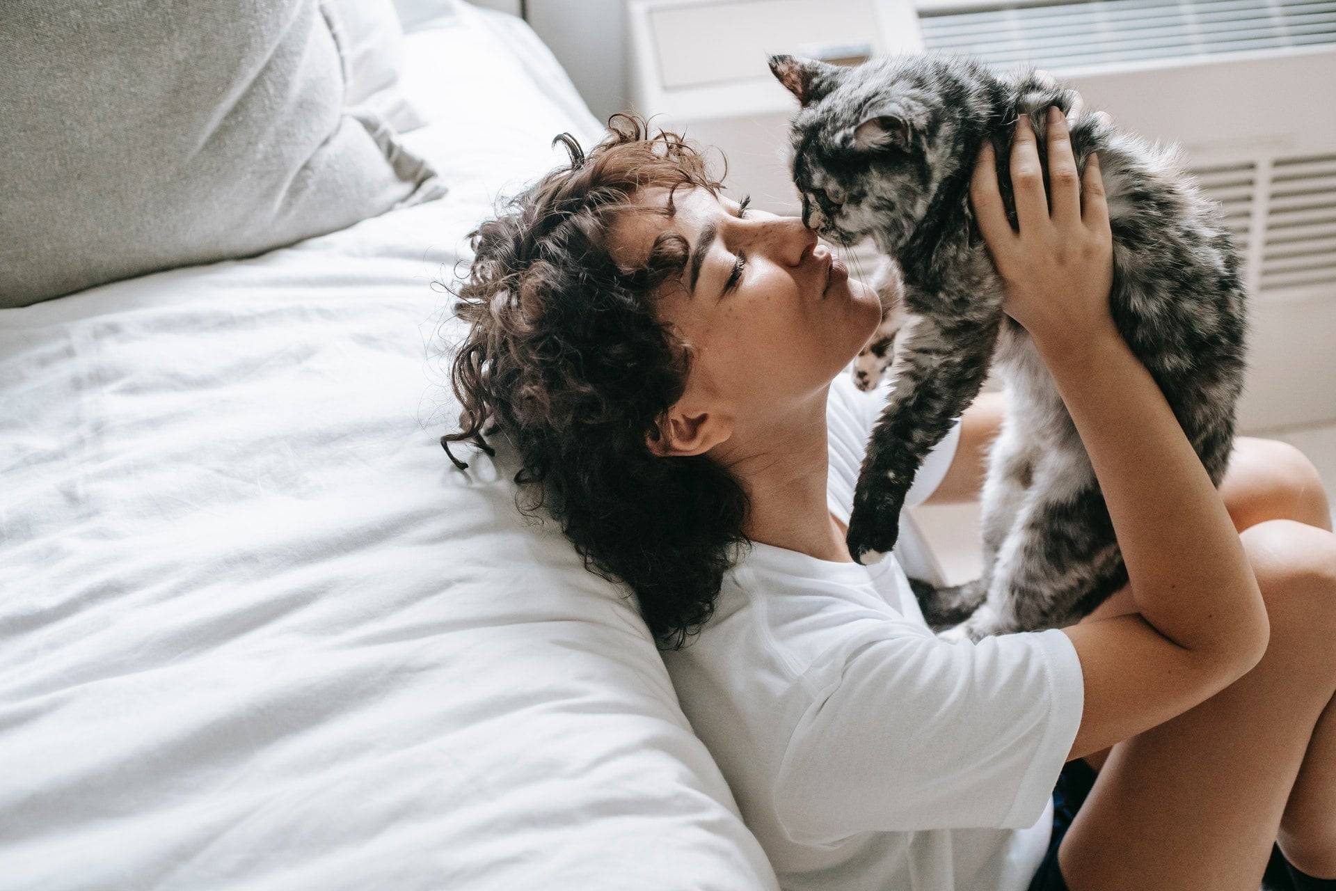 C'è una spiegazione scientifica per cui trattiamo il nostro gatto come un bambino
