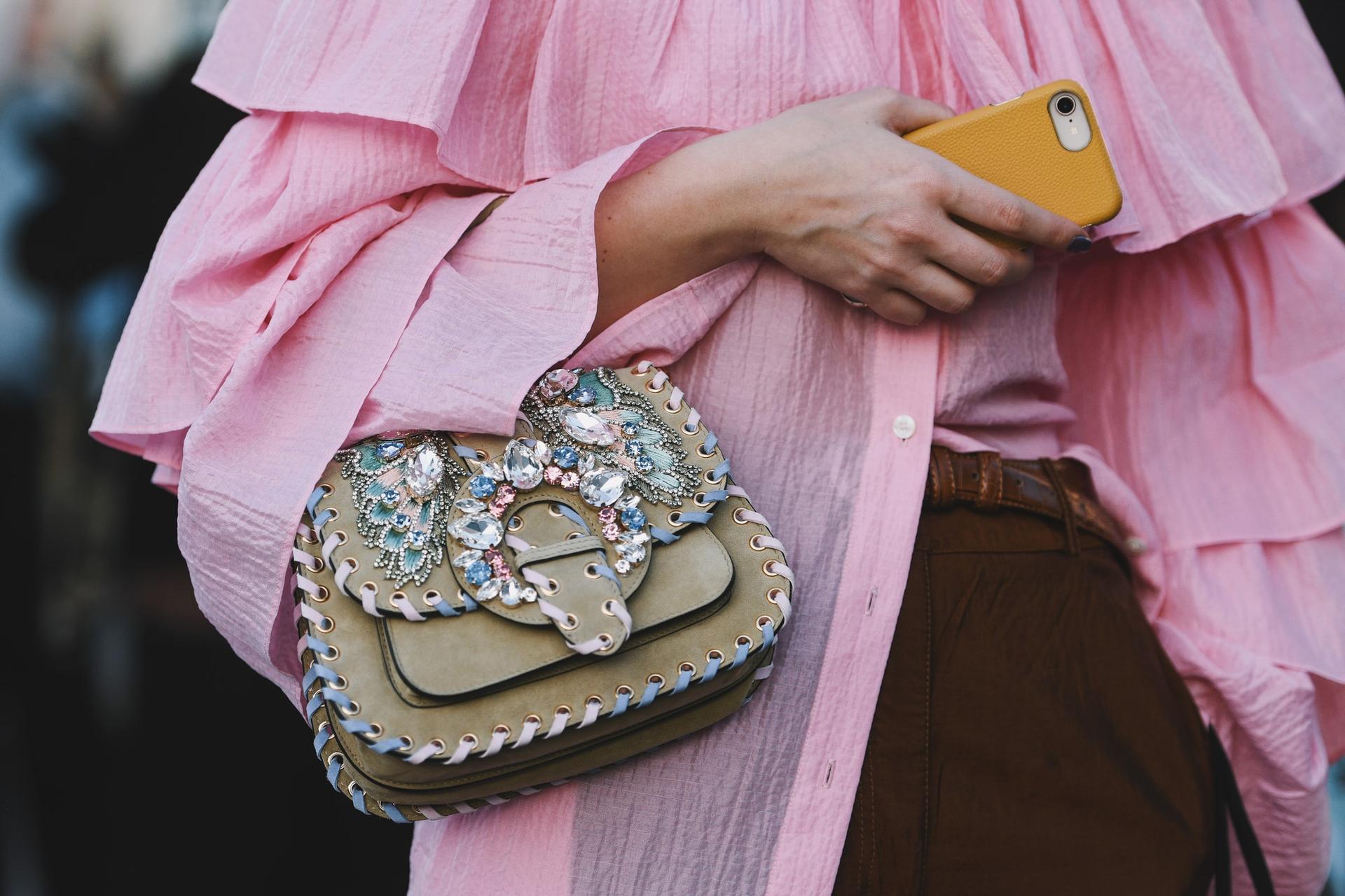 Nur die teure Tasche ist cool? Die Fallstricke der Konsumgesellschaft — Lebensstil