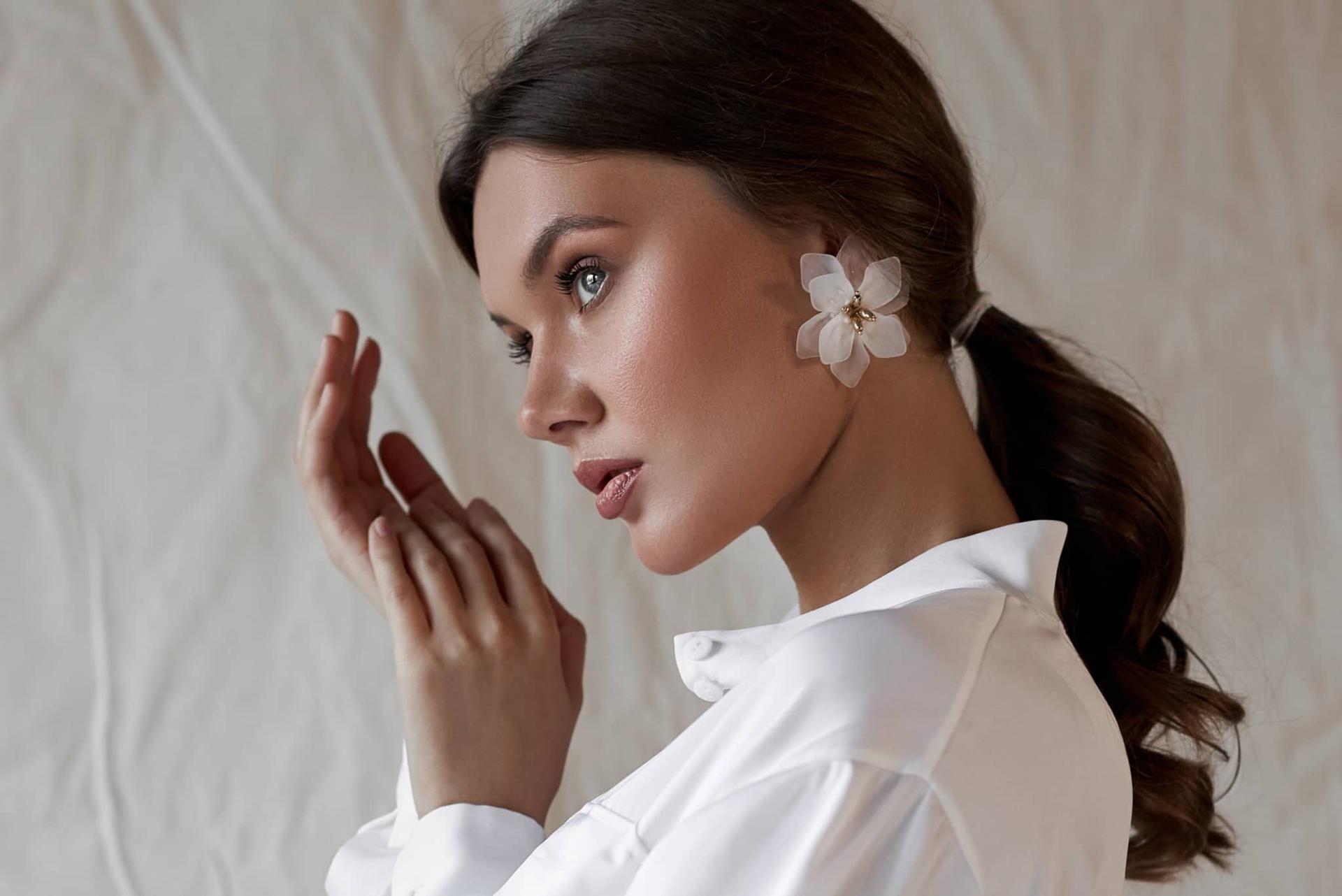 10 wunderschöne Frisuren für feuchte Luft und fliegendes Haar — Haare