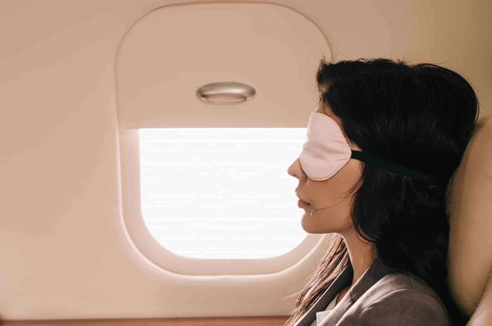 Aquí está el mejor lugar para dormir en el avión: consejos de auxiliares de vuelo — Ocio